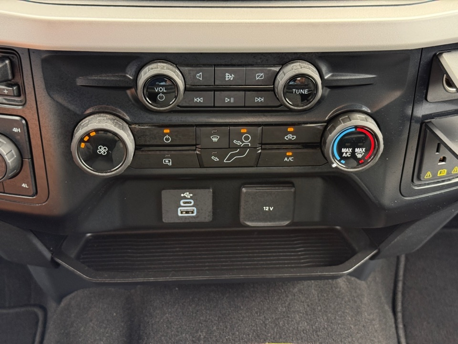 2024 Ford F-350 XLT, 38589, Photo