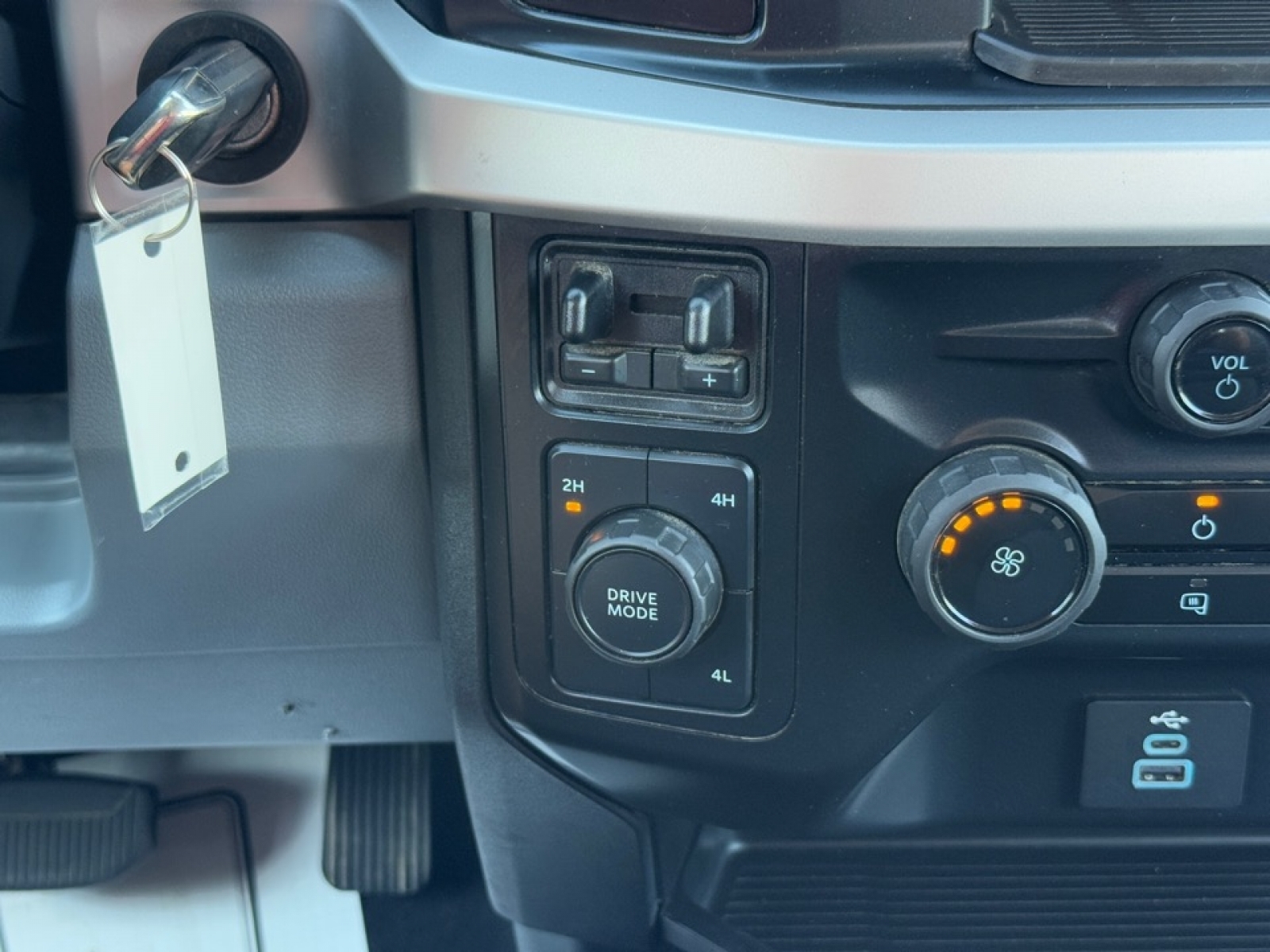 2024 Ford F-350 XLT, 39022, Photo