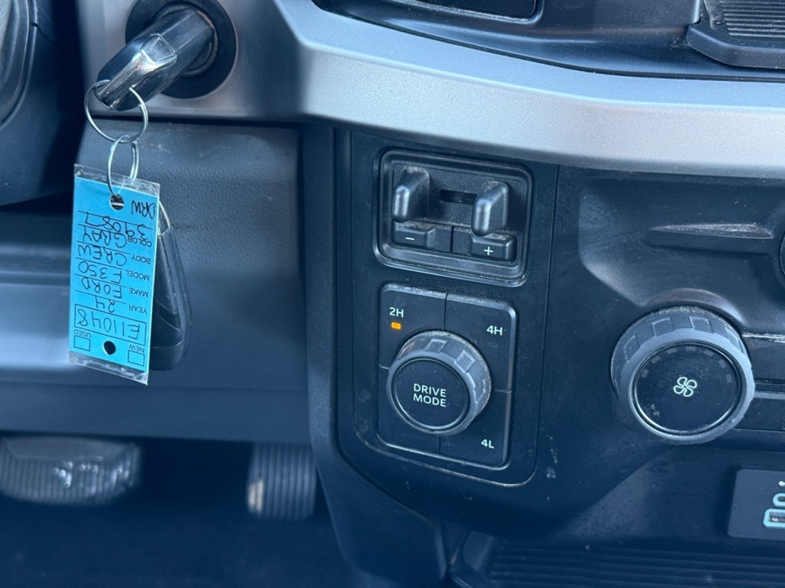 2024 Ford F-350 XLT, 39087, Photo