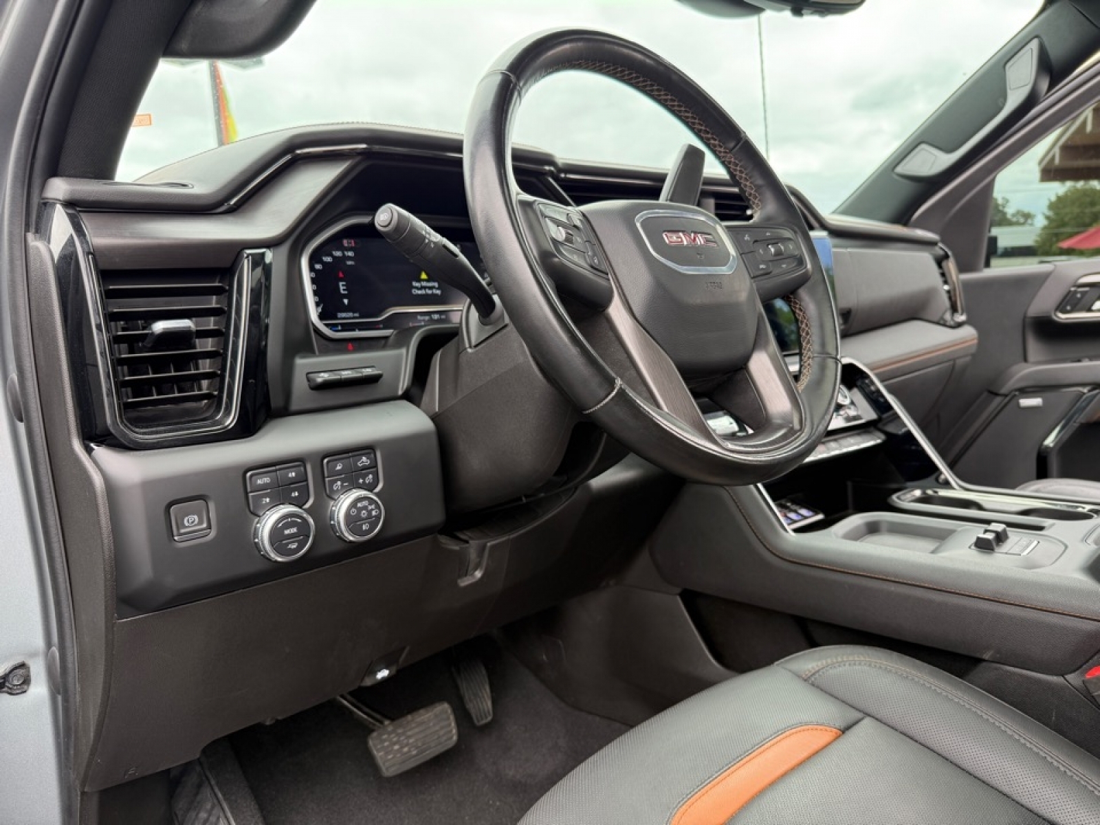 2024 GMC Sierra 2500HD 4WD Crew Cab Standard Bed AT4, 38817, Photo