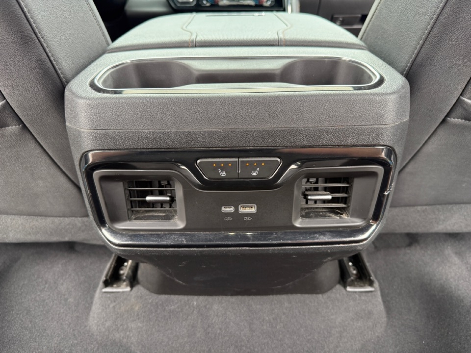 2024 GMC Sierra 2500HD 4WD Crew Cab Standard Bed AT4, 38817, Photo