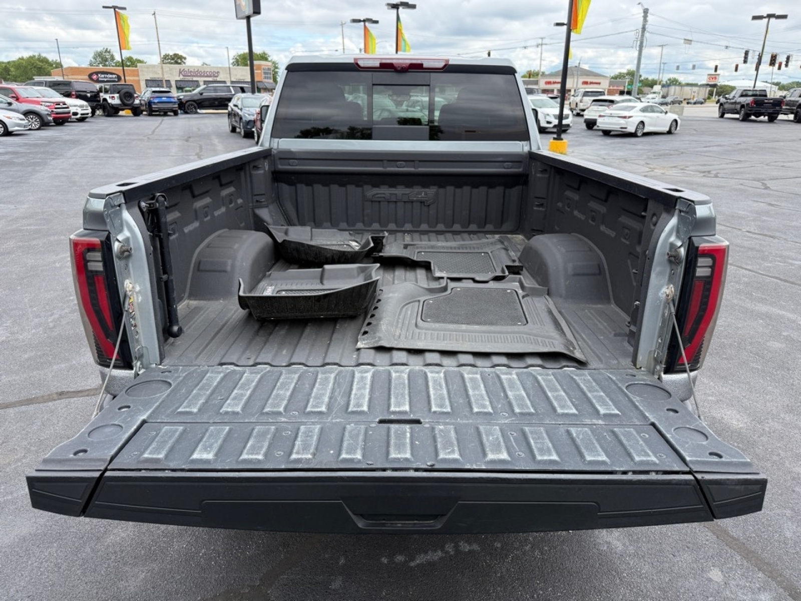 2024 GMC Sierra 2500HD 4WD Crew Cab Standard Bed AT4, 38817, Photo