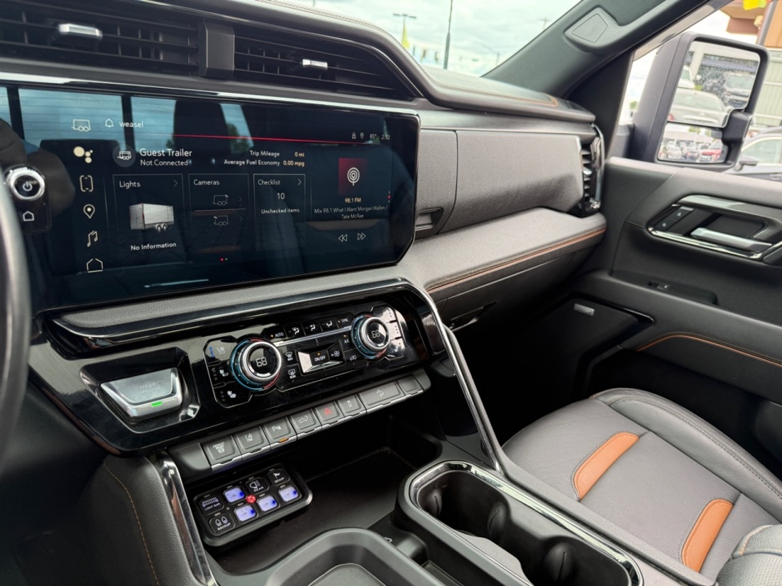 2024 GMC Sierra 2500HD 4WD Crew Cab Standard Bed AT4, 38817, Photo