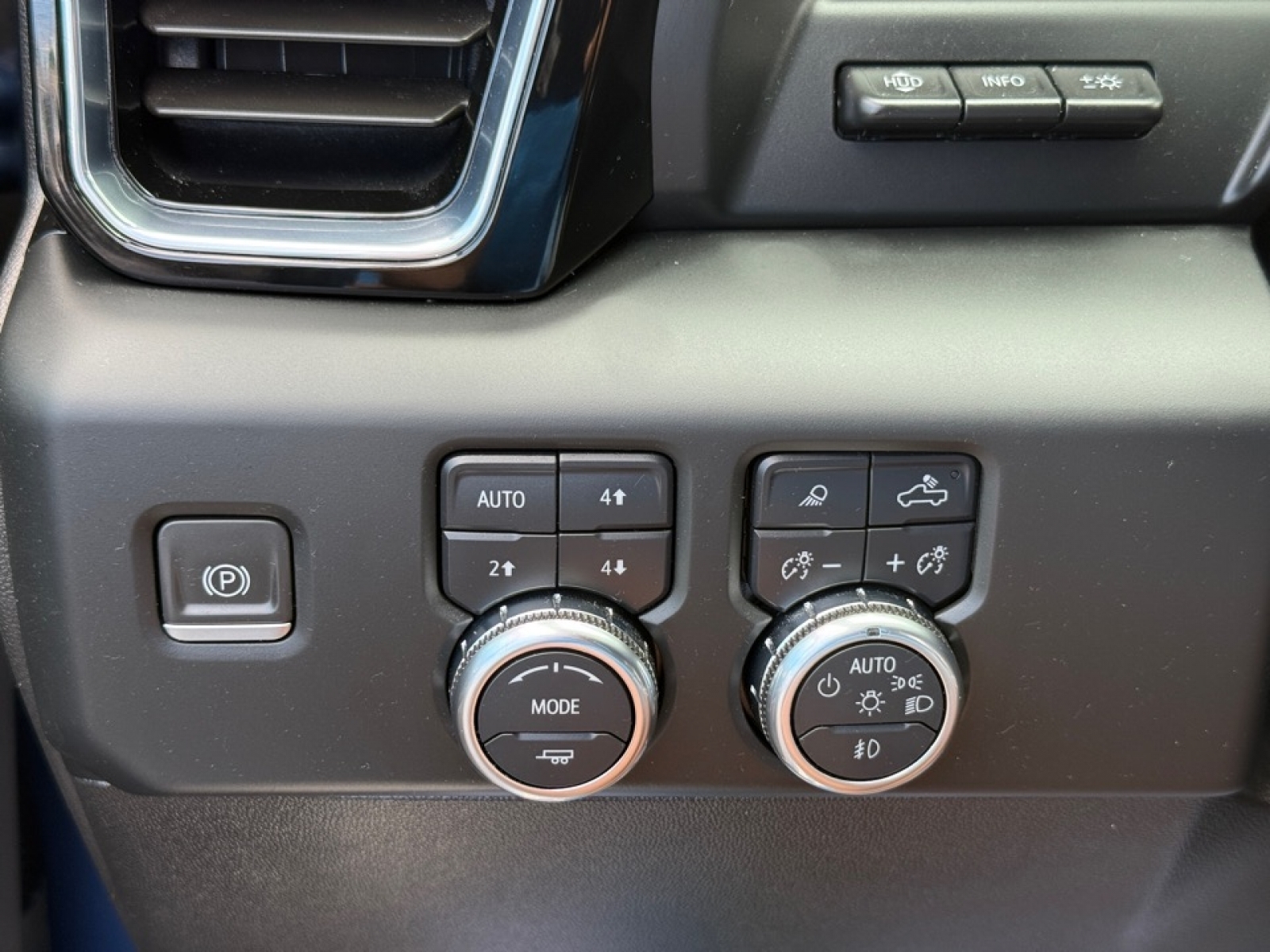 2024 GMC Sierra 2500HD 4WD Crew Cab Standard Bed Denali, 38843, Photo