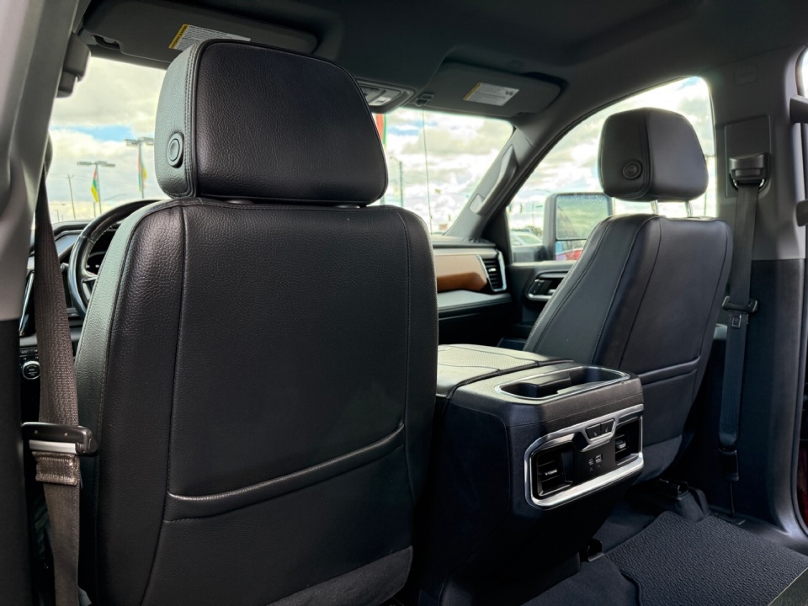 2024 GMC Sierra 3500HD 4WD Crew Cab Standard Bed Denali, 39019, Photo