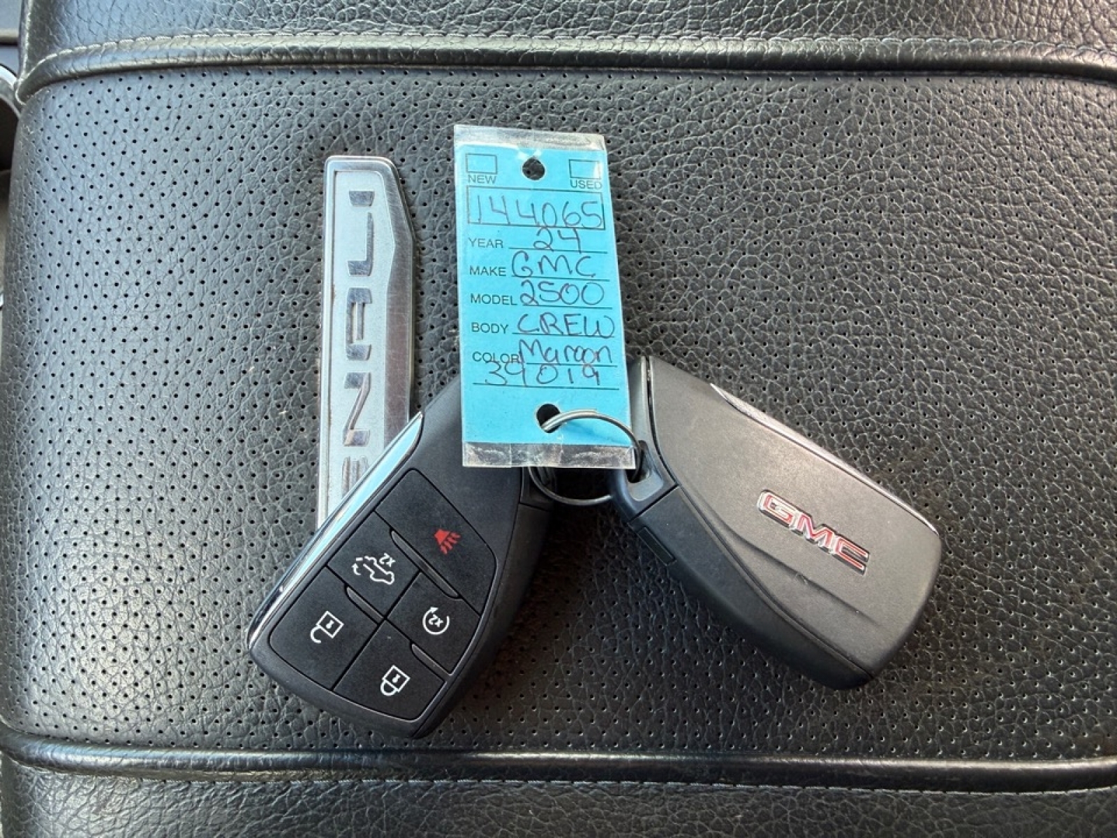 2024 GMC Sierra 3500HD 4WD Crew Cab Standard Bed Denali, 39019, Photo