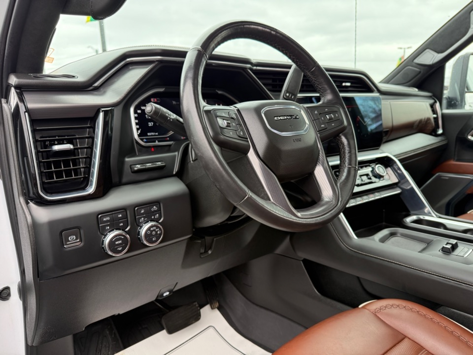 2024 GMC Sierra 3500HD Denali Ultimate, 39376, Photo