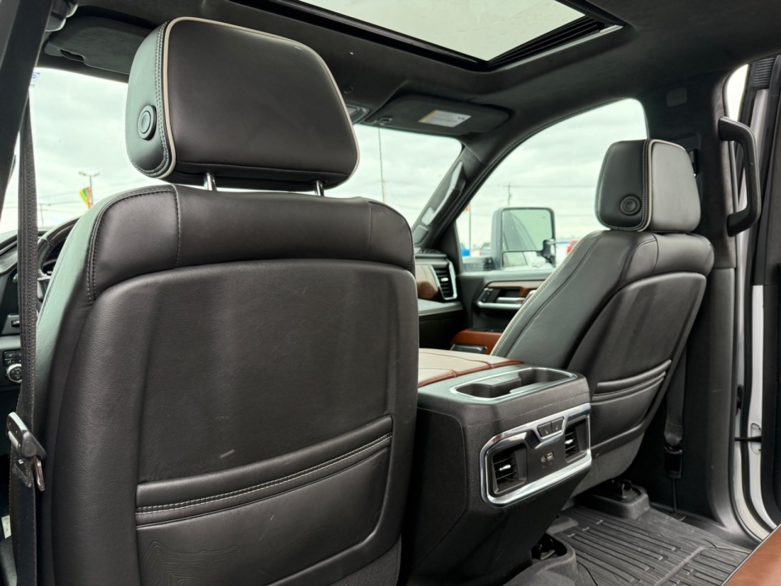 2024 GMC Sierra 3500HD Denali Ultimate, 39376, Photo