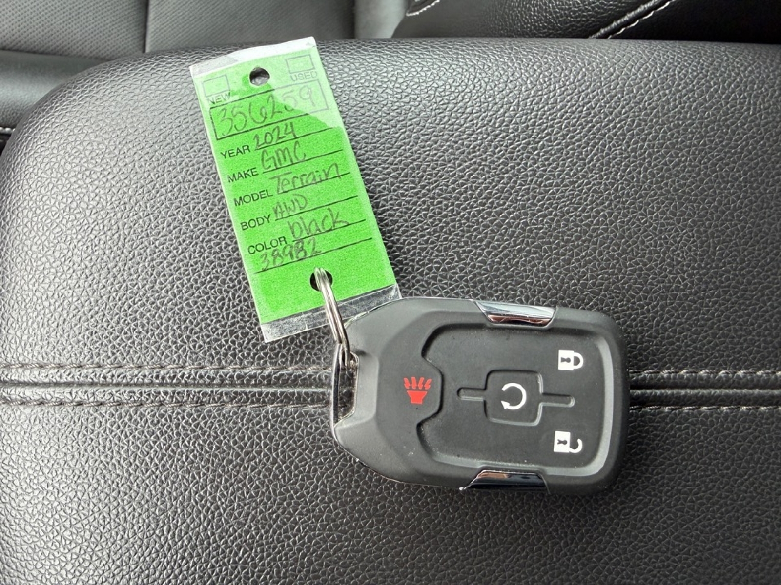 2024 GMC Terrain AWD SLT, 38982, Photo