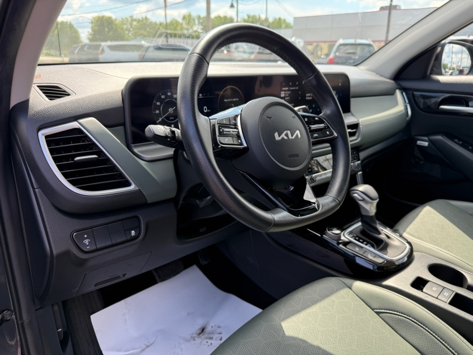 2024 Kia Seltos SX photo 11