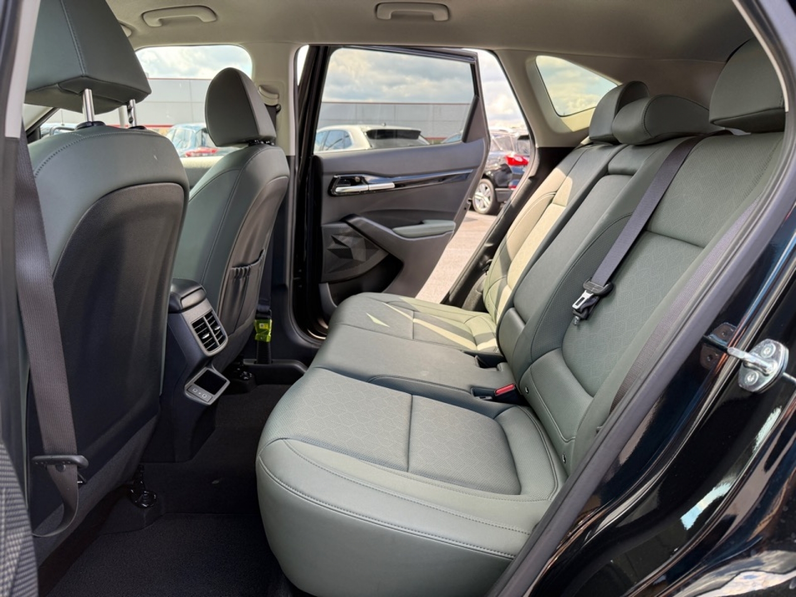 2024 Kia Seltos SX photo 12