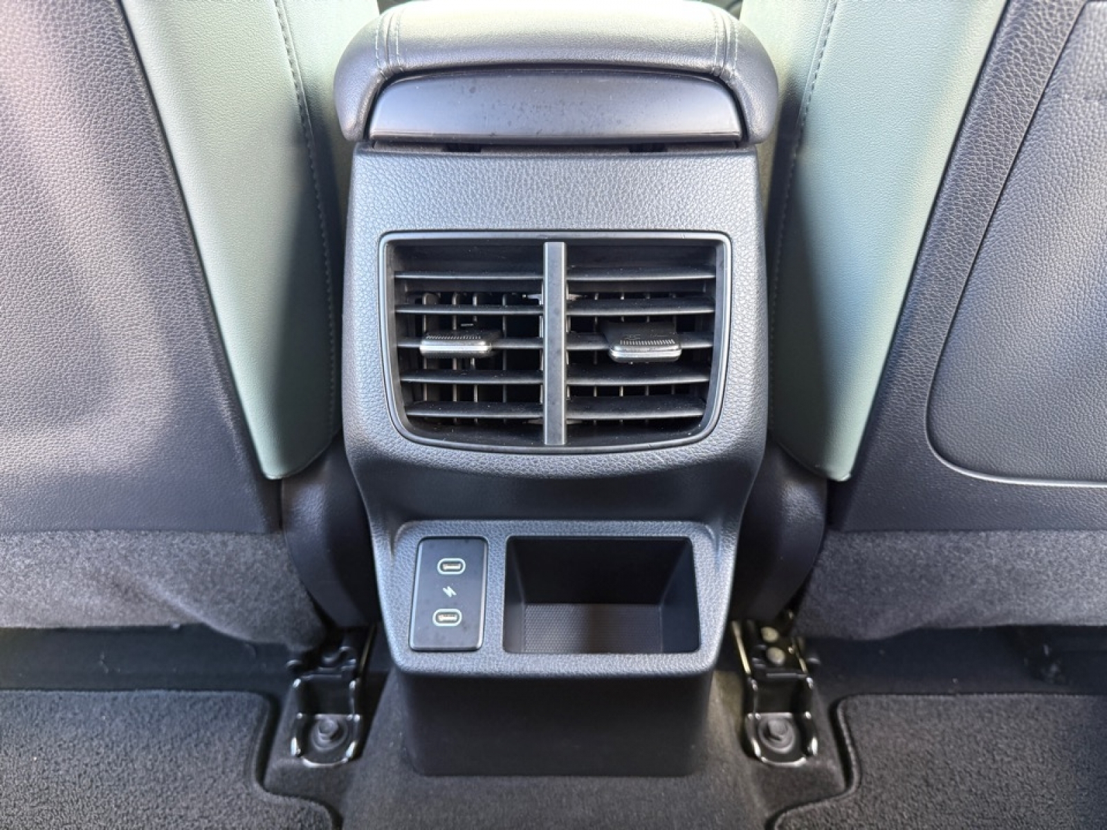 2024 Kia Seltos SX photo 29