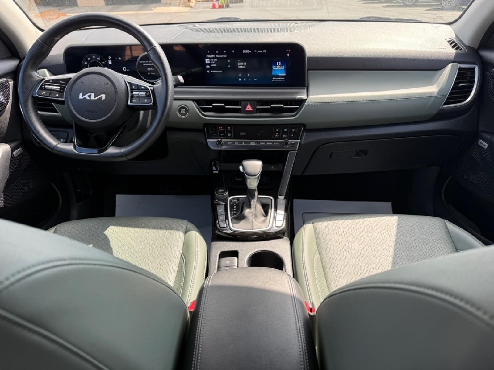 2024 Kia Seltos SX photo 18