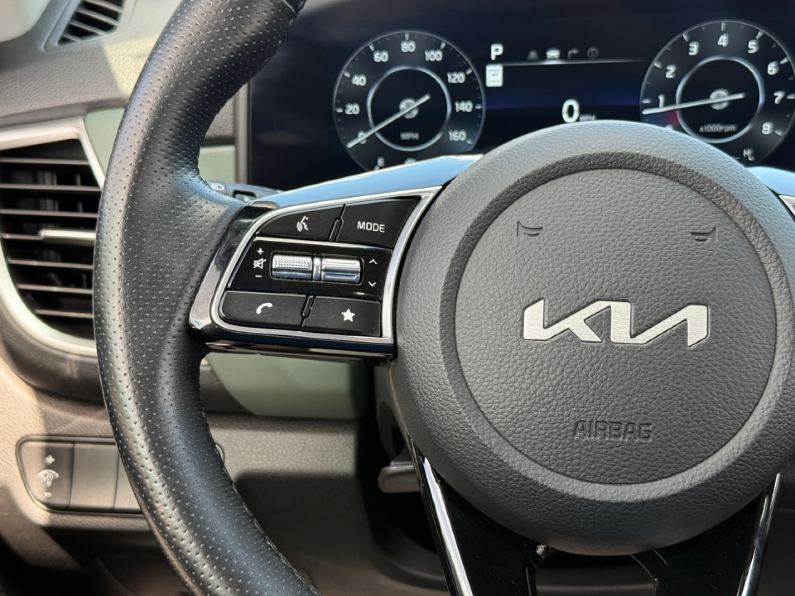 2024 Kia Seltos SX photo 22