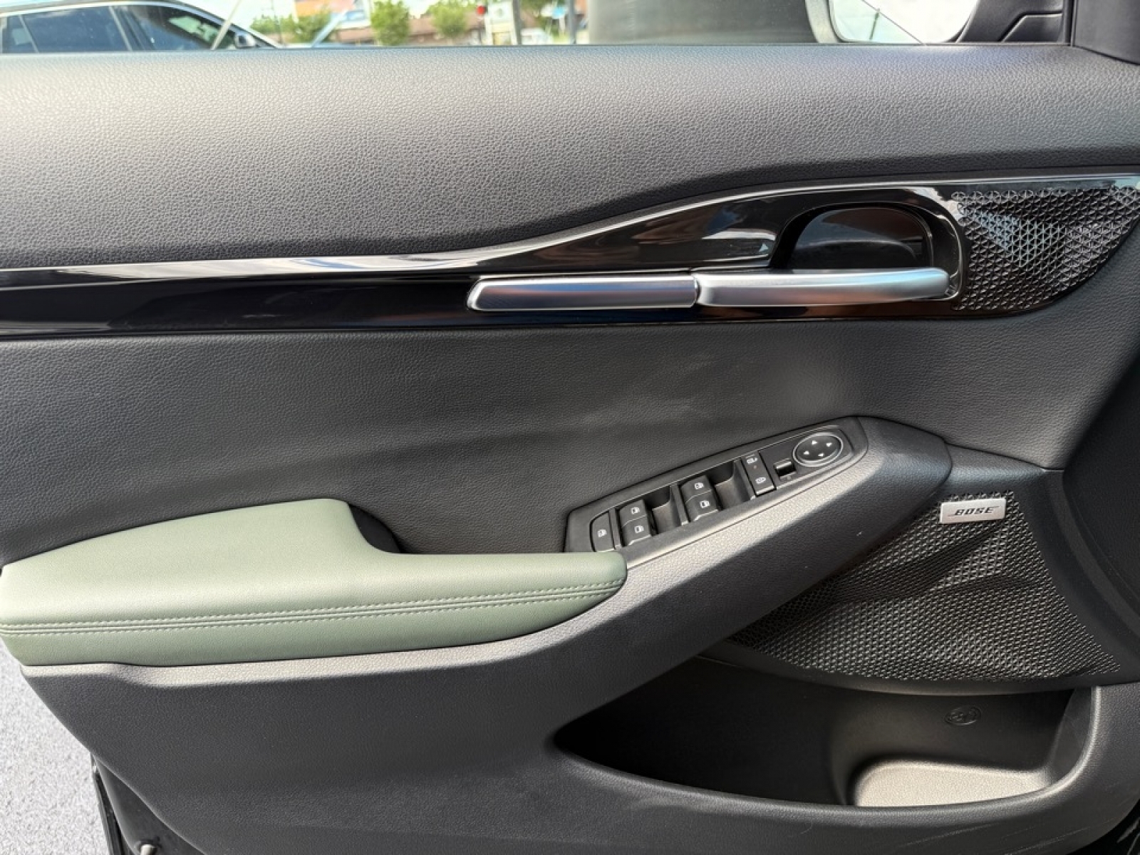 2024 Kia Seltos SX photo 32