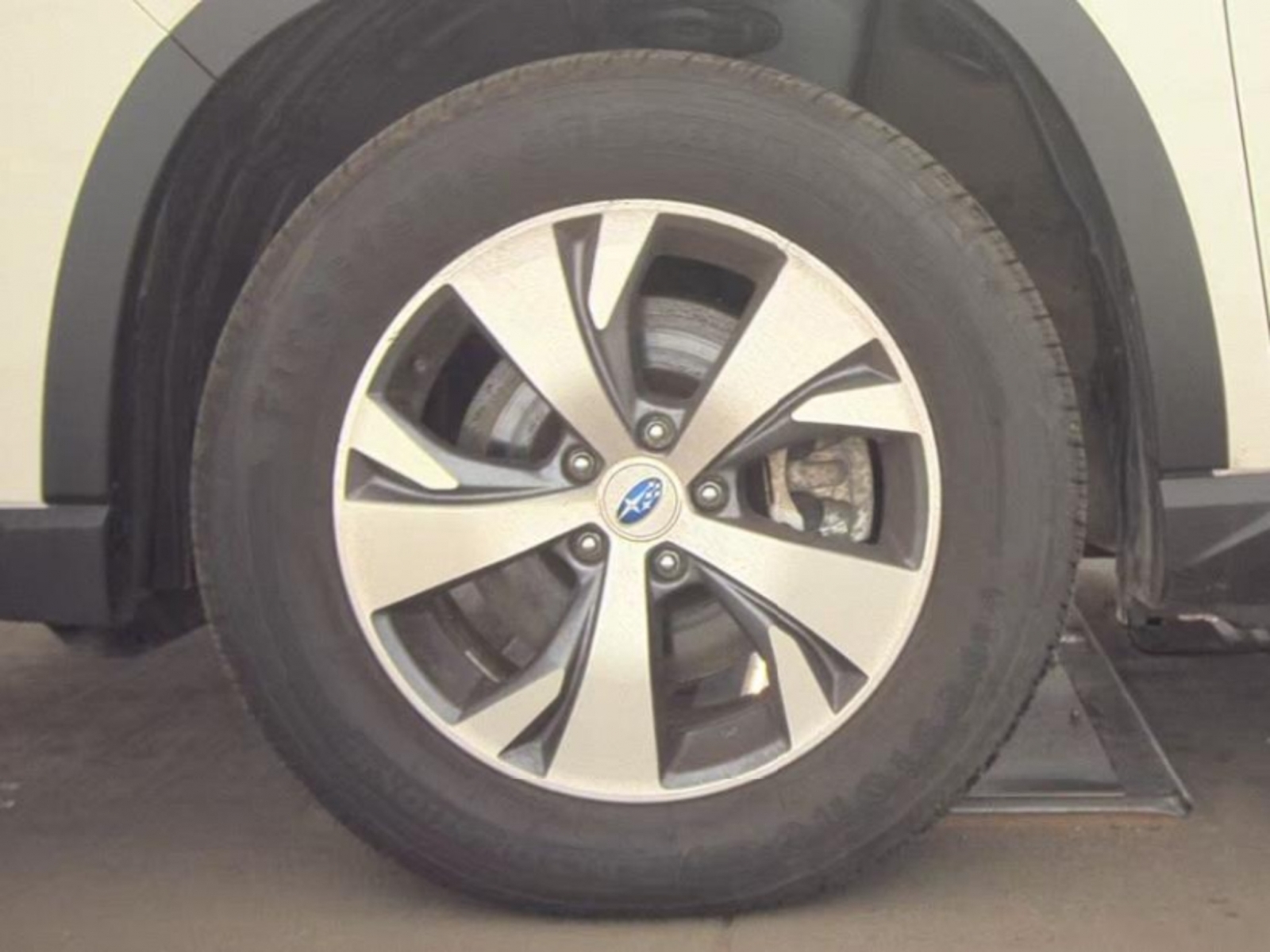 2024 Subaru Ascent Premium 7-Passenger, 39929, Photo