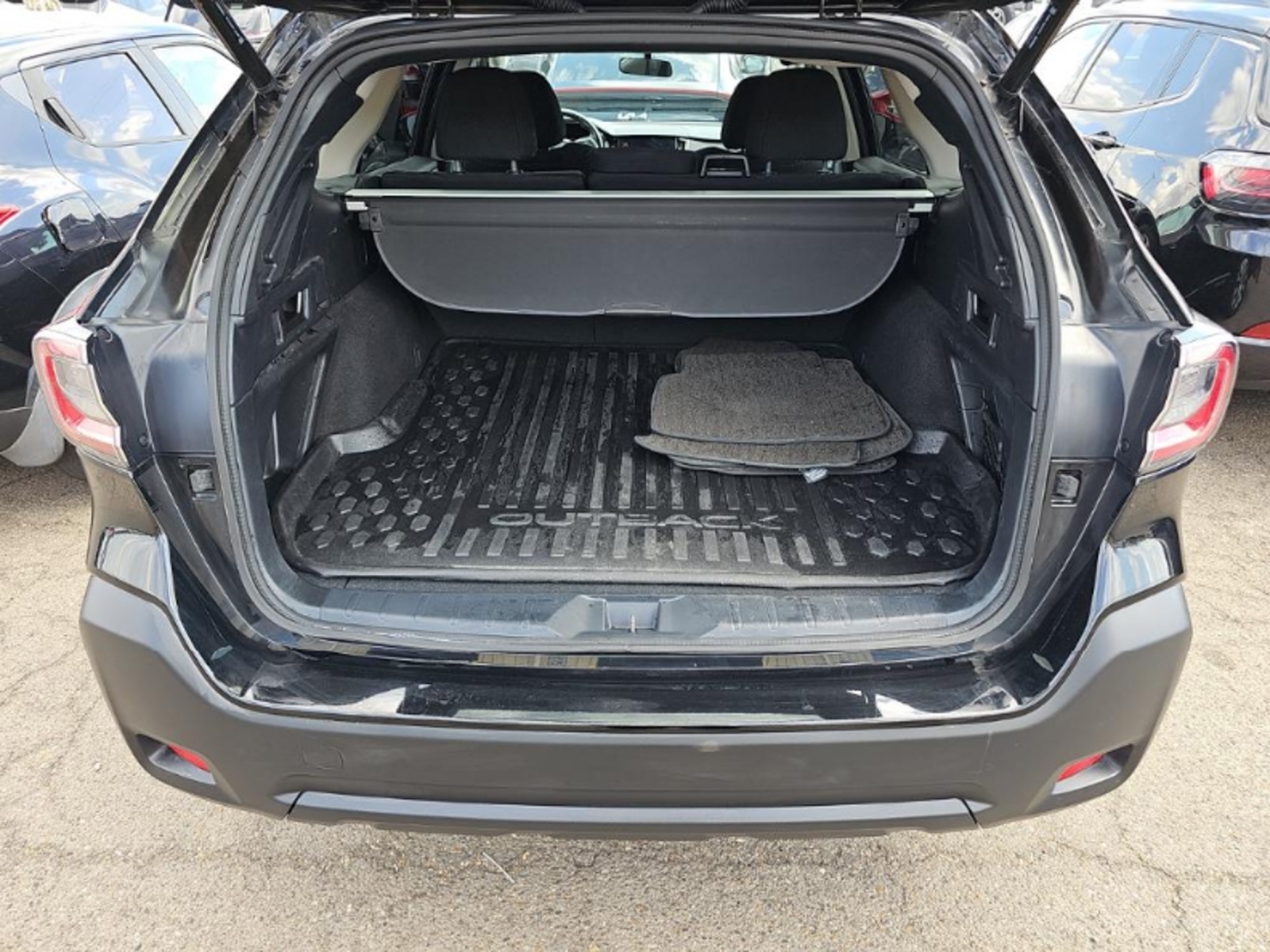 2024 Subaru Outback Premium, 39887, Photo