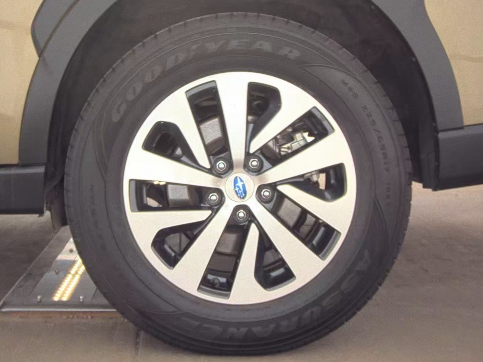 2024 Subaru Outback Premium, 39921, Photo