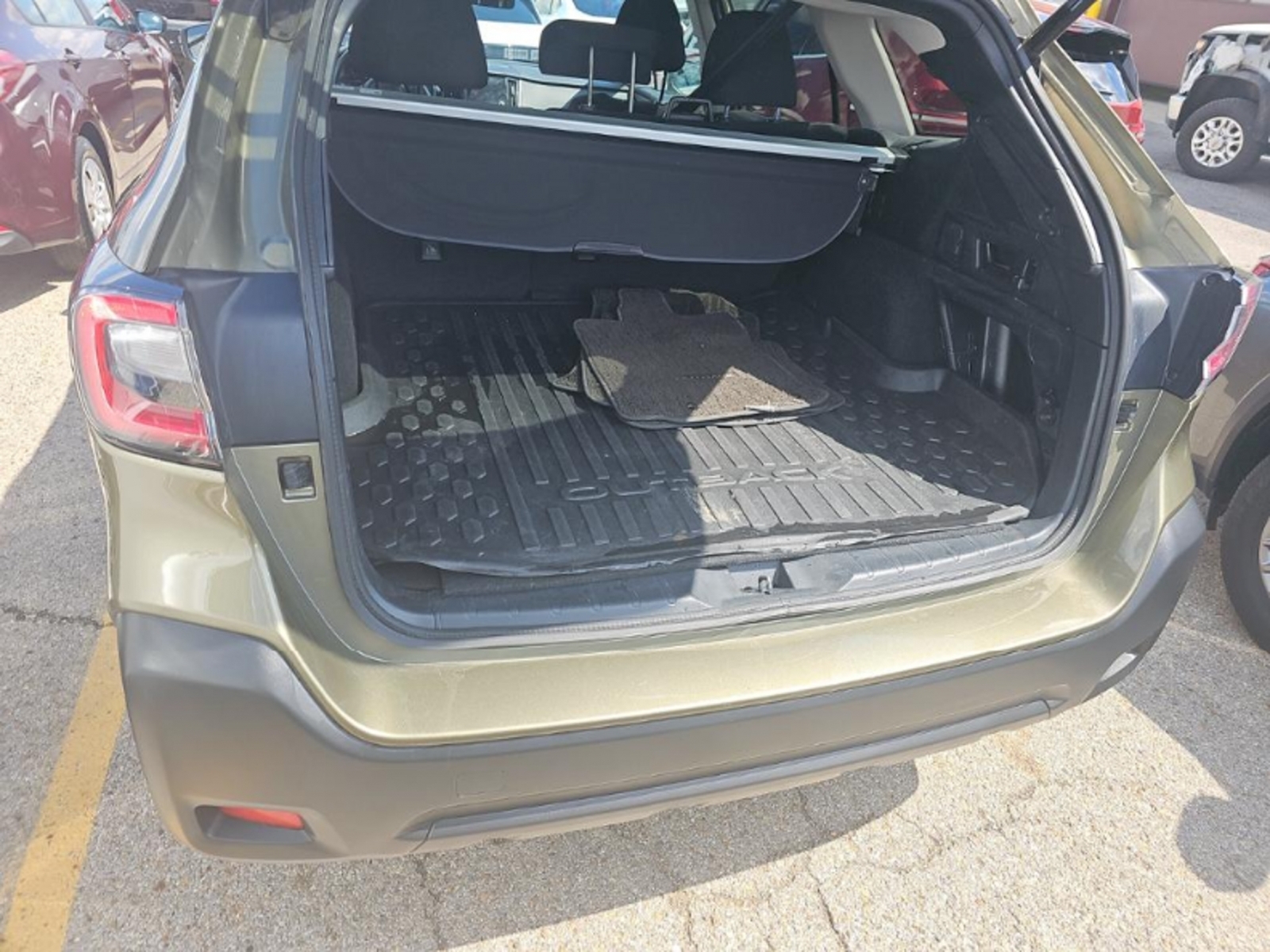 2024 Subaru Outback Premium, 39921, Photo