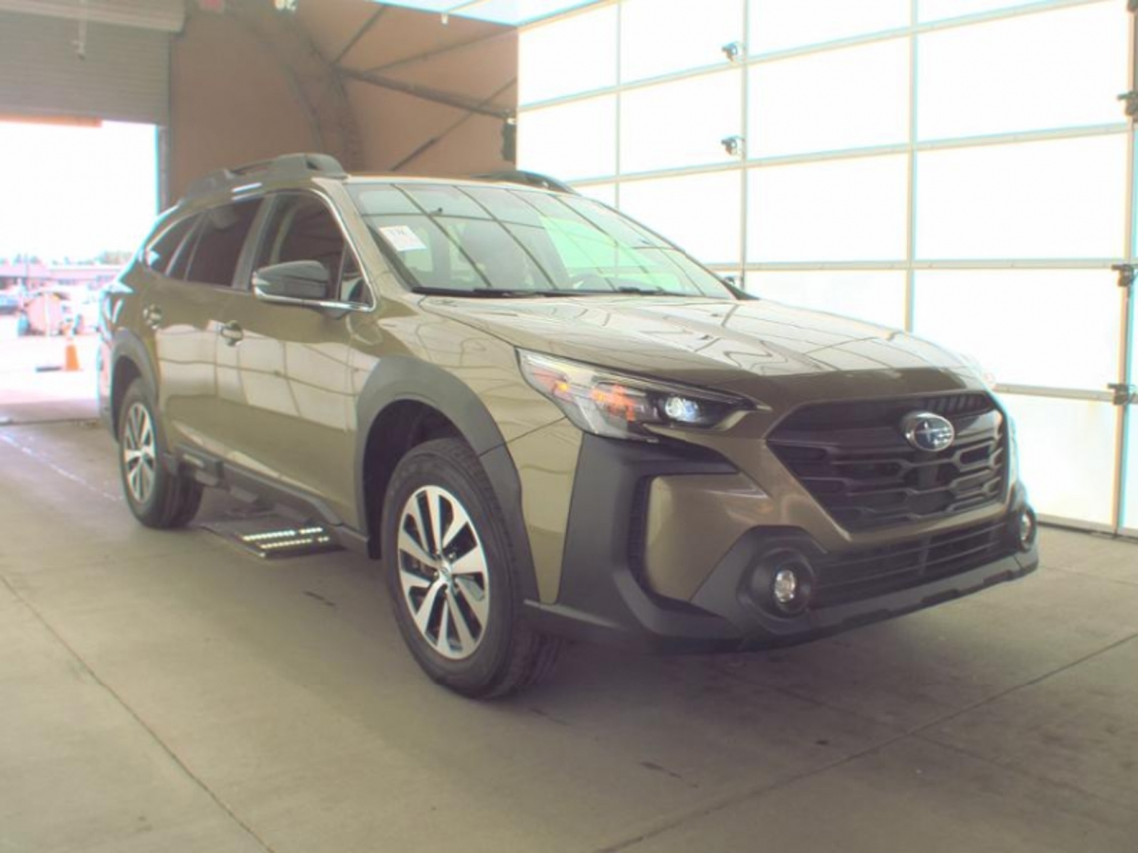 2024 Subaru Outback Premium, 39921, Photo