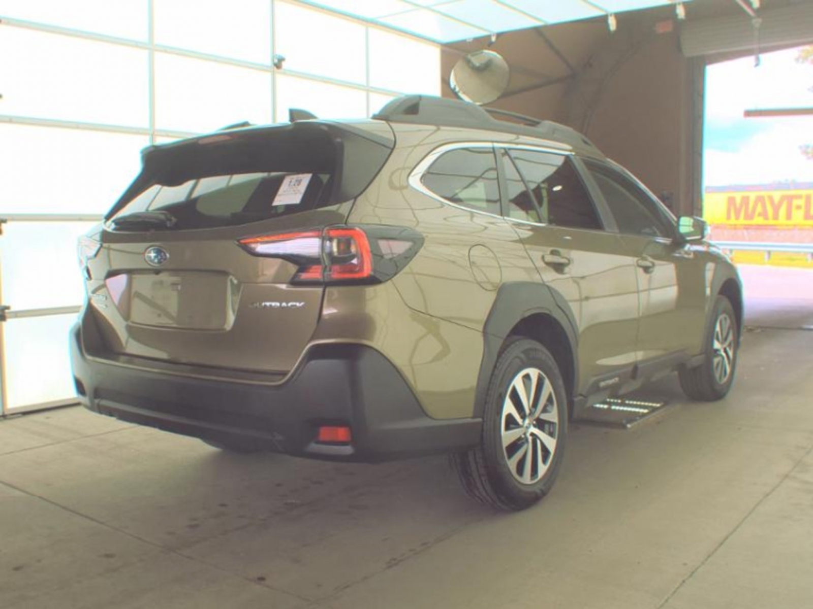 2024 Subaru Outback Premium, 39921, Photo