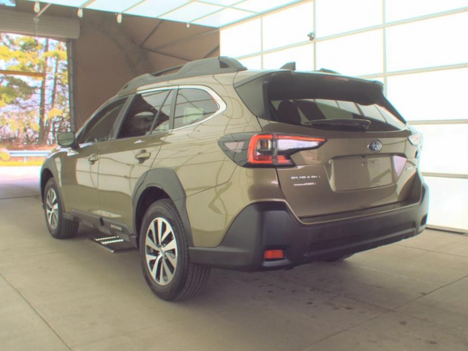 2024 Subaru Outback Premium, 39921, Photo