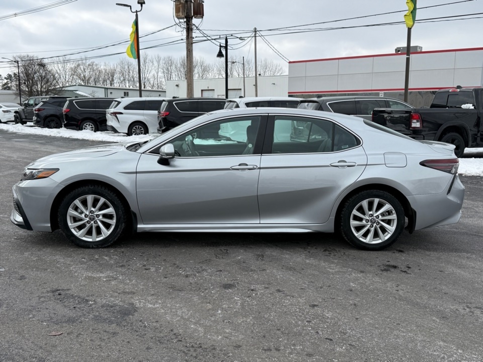 2024 Toyota Camry SE, 39558, Photo