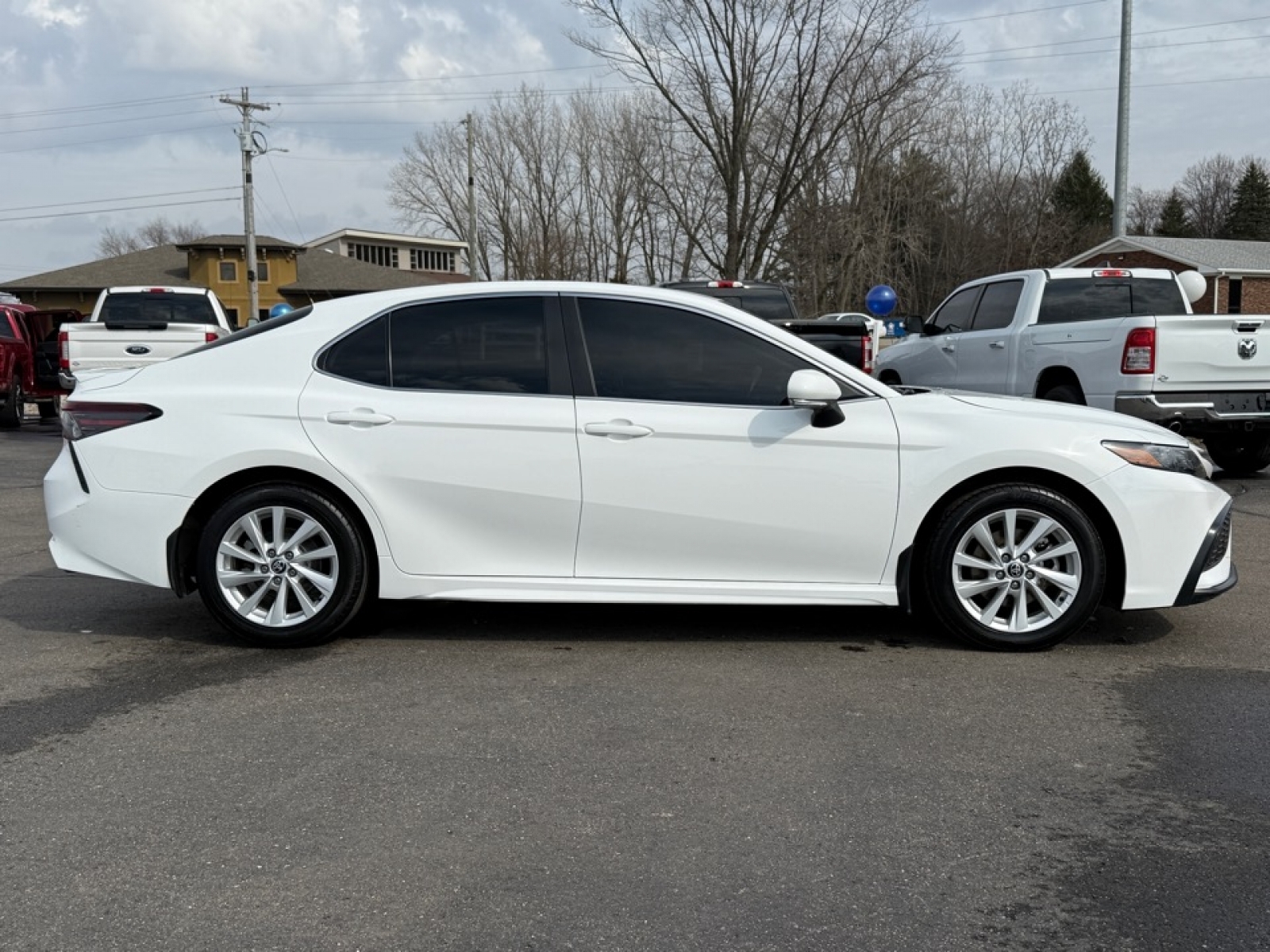 2024 Toyota Camry SE, 39562, Photo