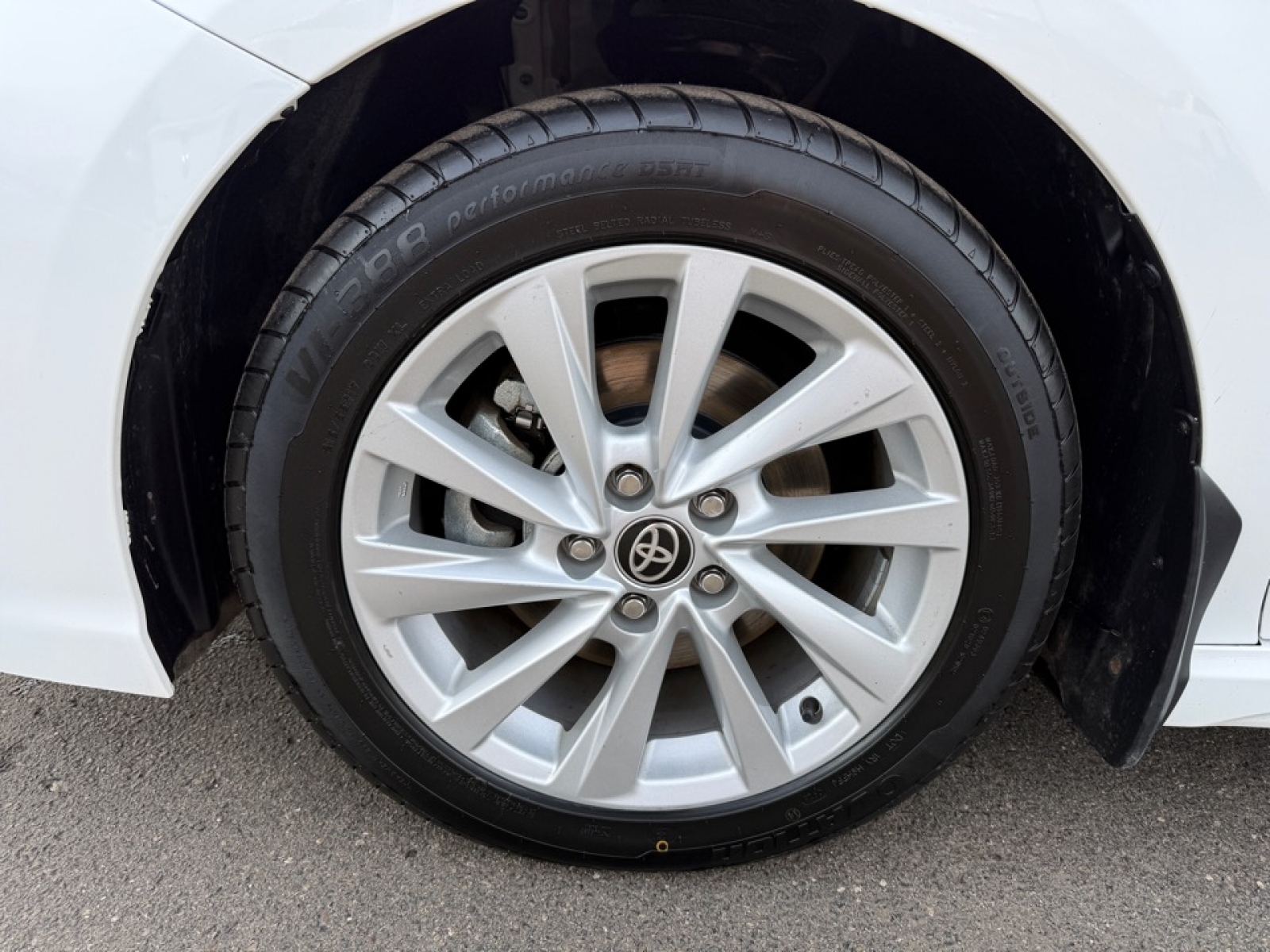 2024 Toyota Camry SE, 39562, Photo