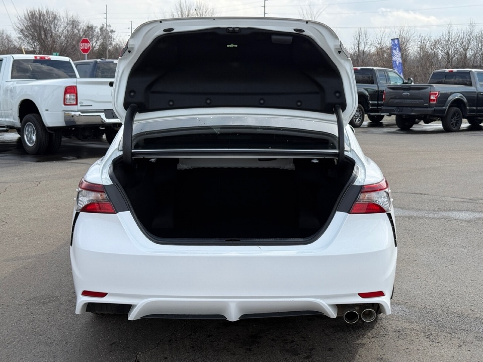 2024 Toyota Camry SE, 39562, Photo