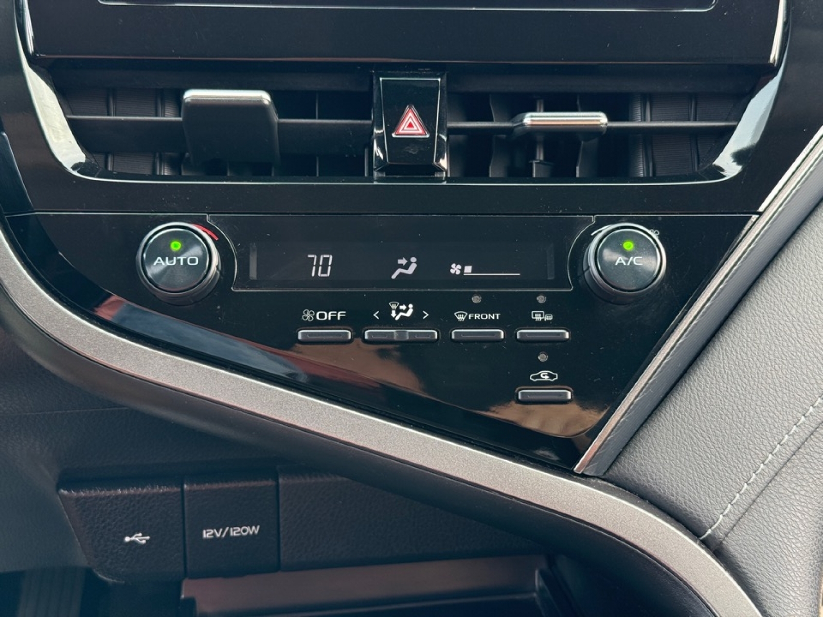 2024 Toyota Camry SE, 39562, Photo