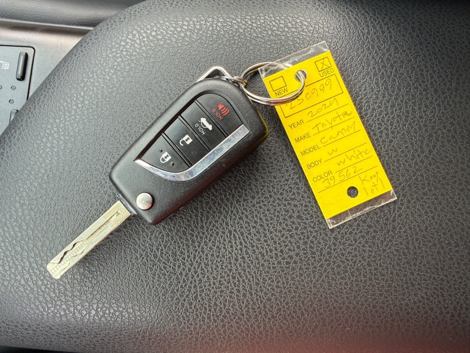 2024 Toyota Camry SE, 39562, Photo