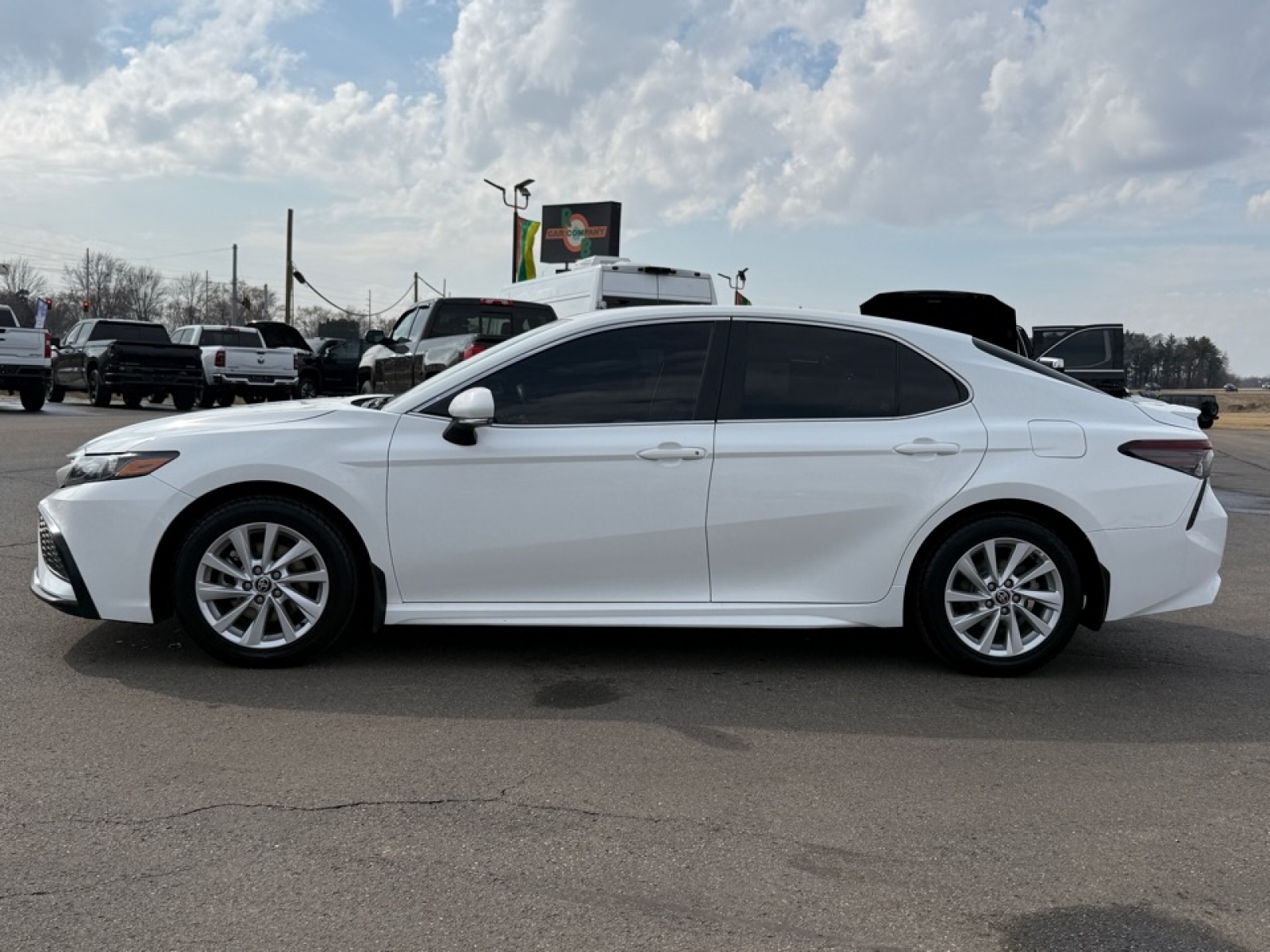 2024 Toyota Camry SE, 39562, Photo