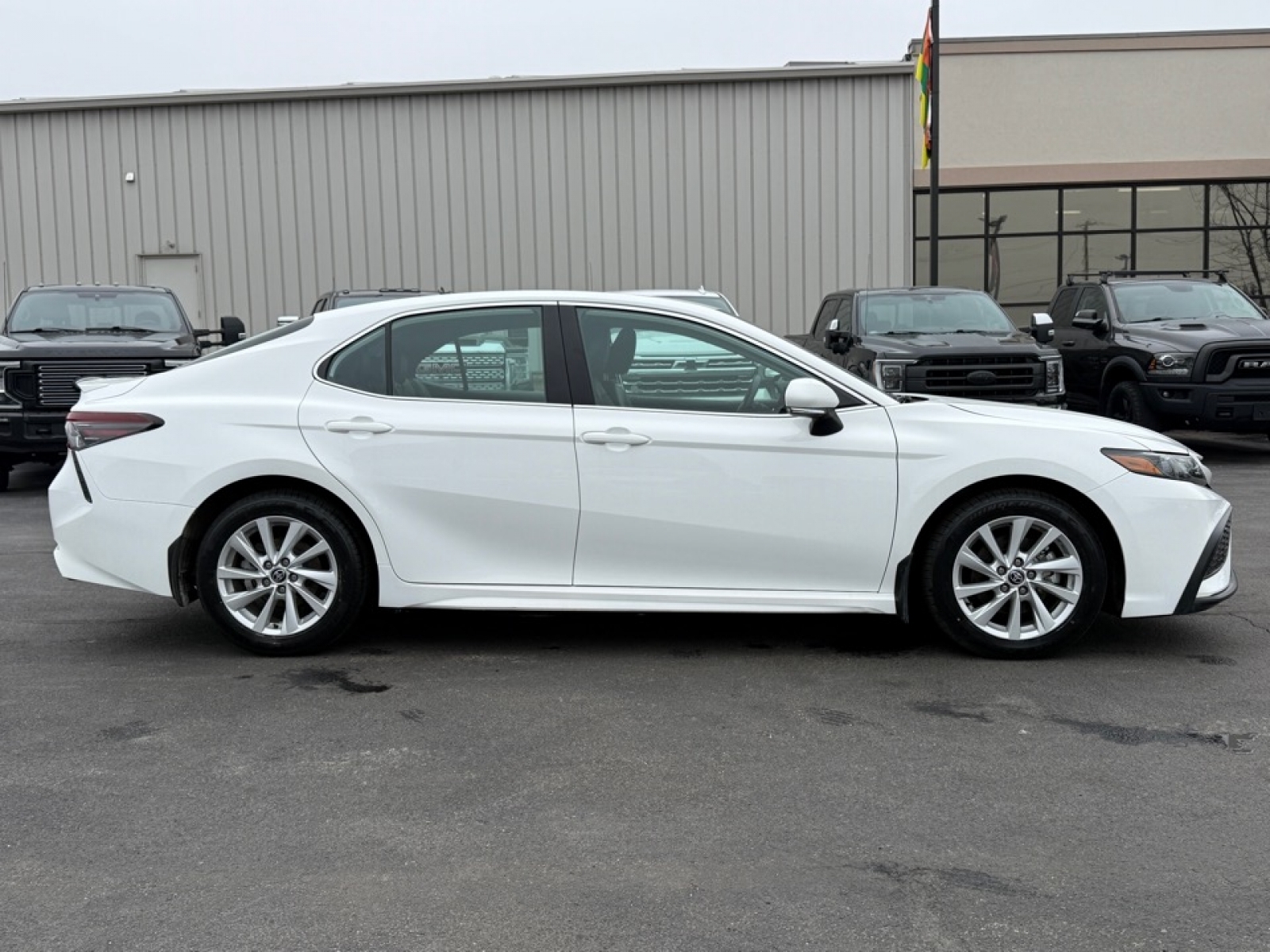 2024 Toyota Camry SE, 39563, Photo