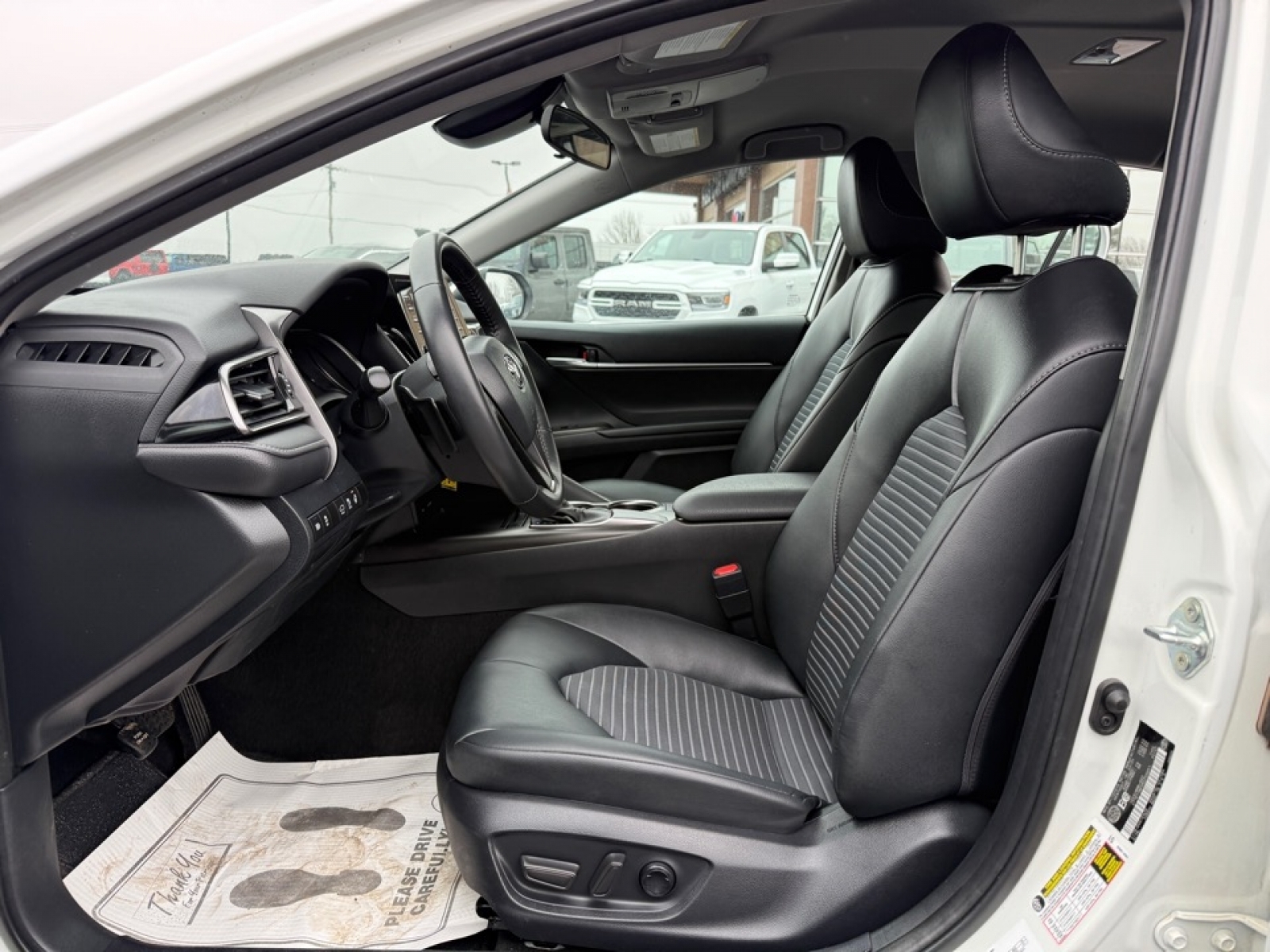 2024 Toyota Camry SE, 39563, Photo