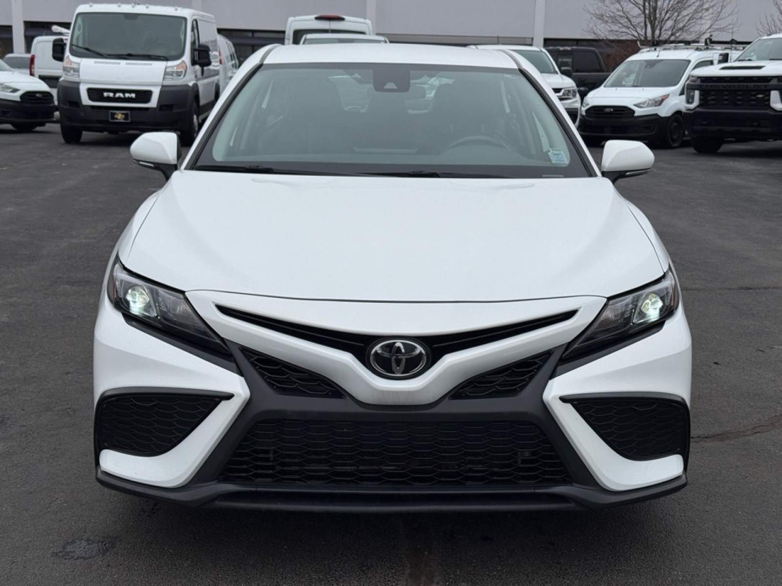 2024 Toyota Camry SE, 39563, Photo