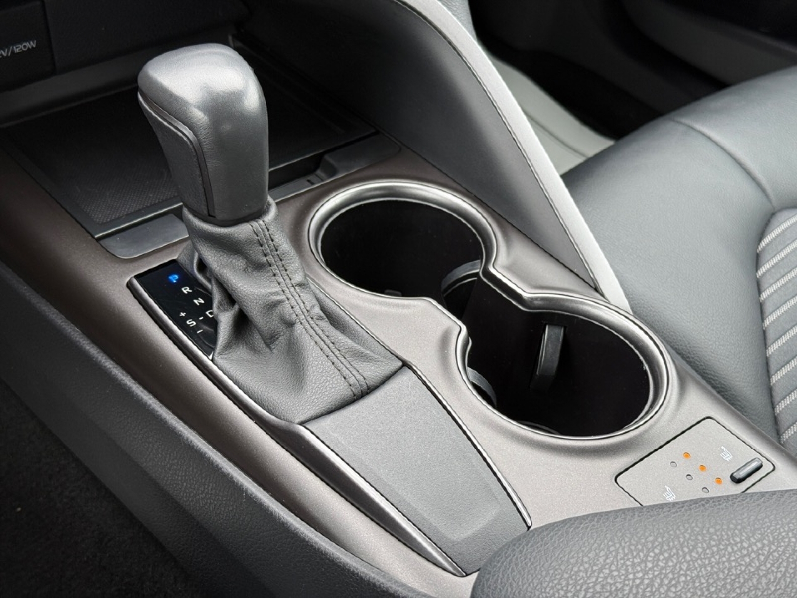 2024 Toyota Camry SE, 39563, Photo