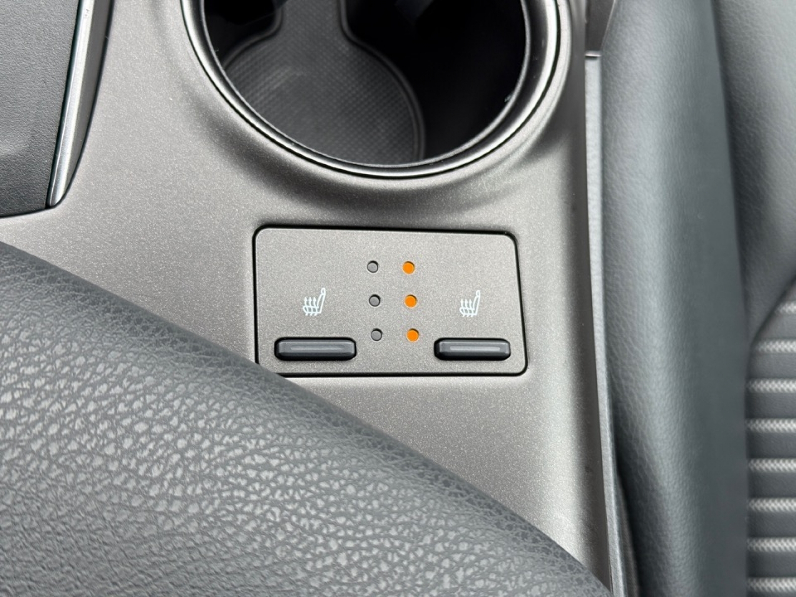 2024 Toyota Camry SE, 39563, Photo