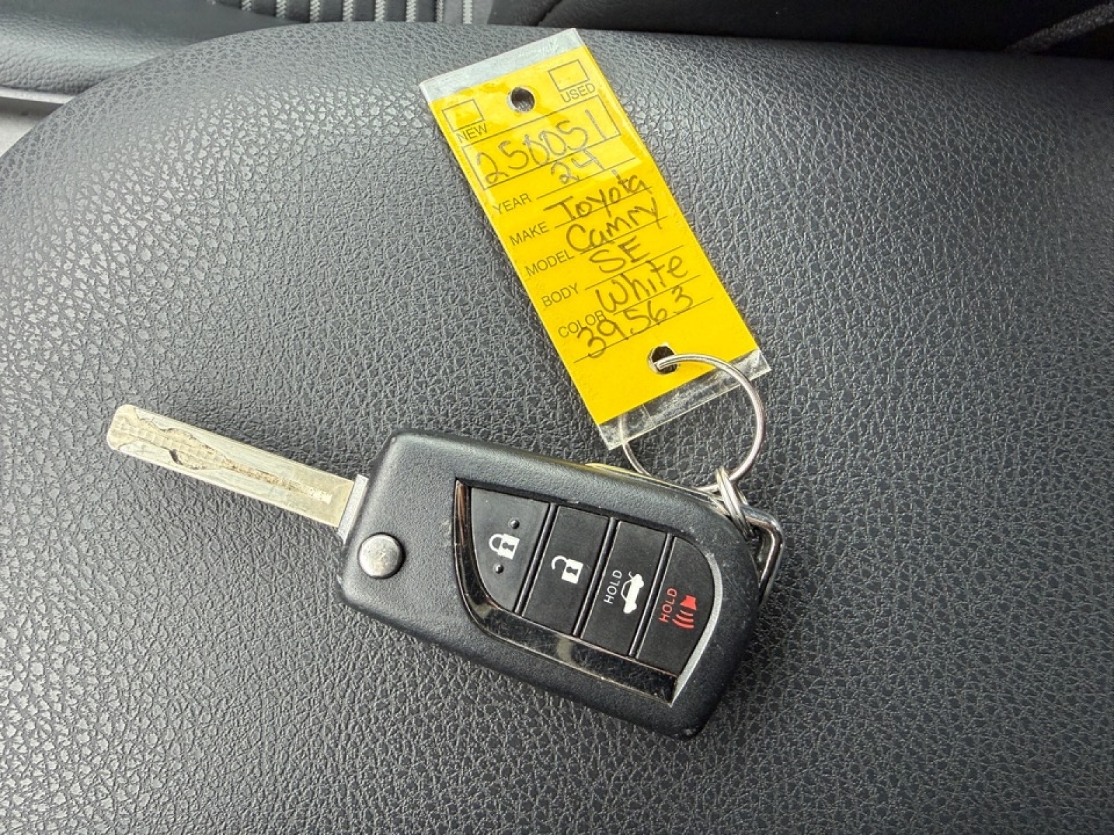 2024 Toyota Camry SE, 39563, Photo