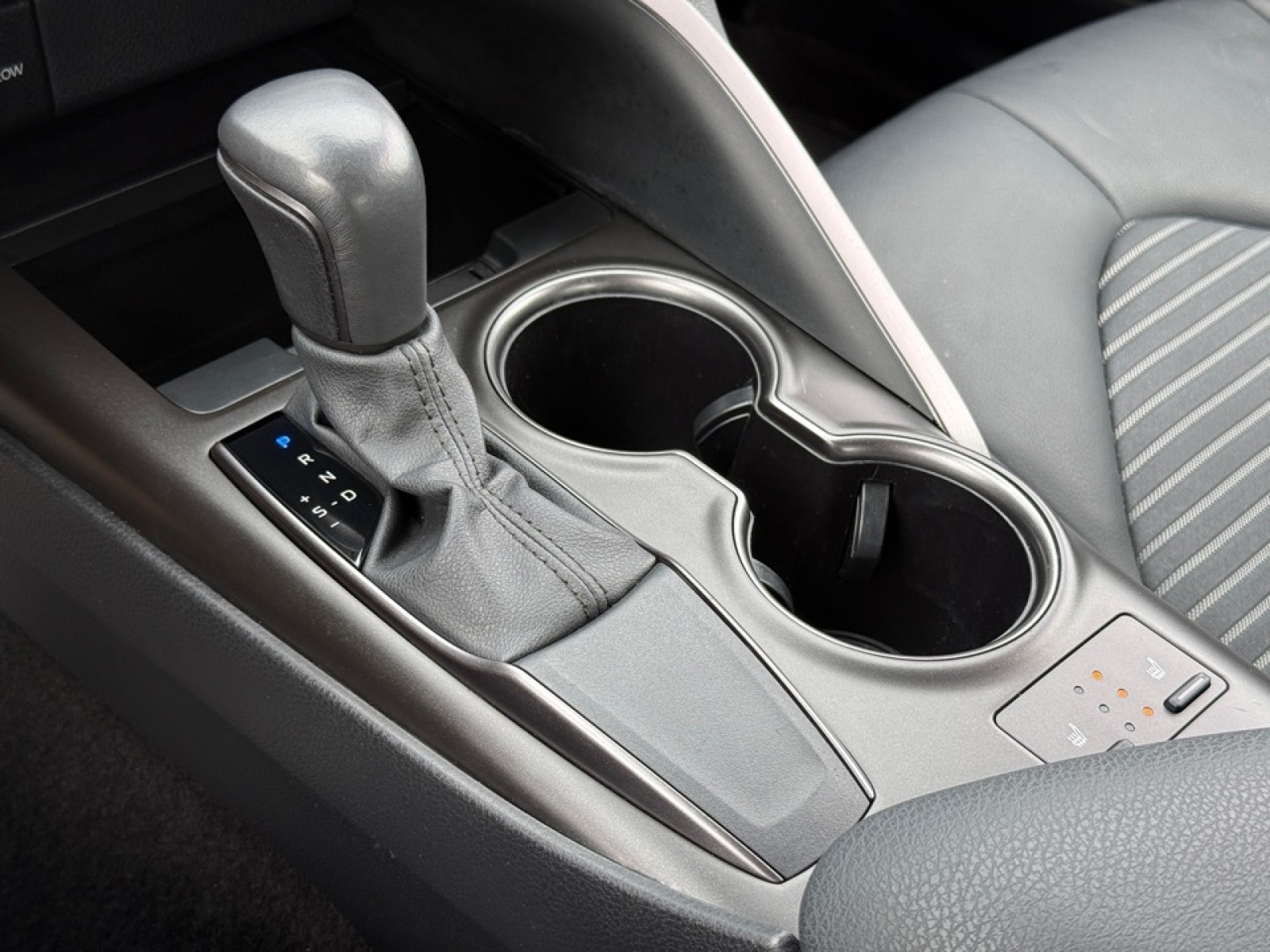 2024 Toyota Camry SE, 39666, Photo