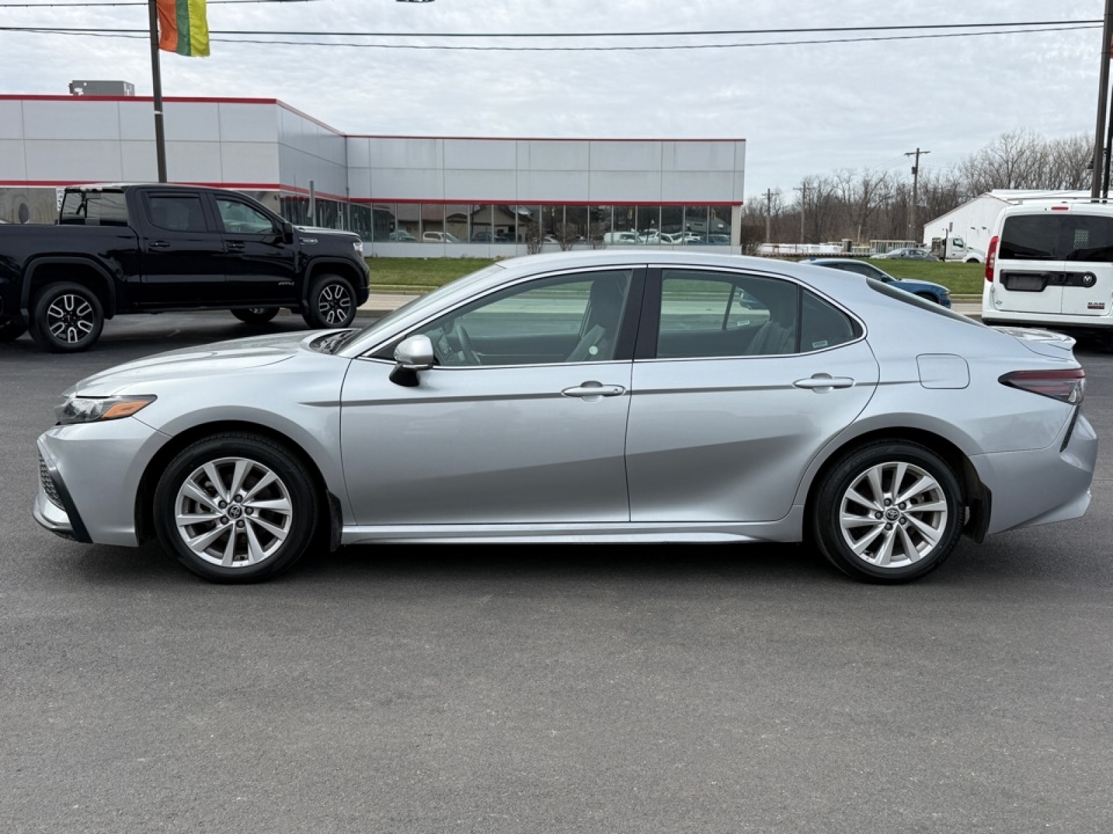 2024 Toyota Camry SE, 39666, Photo