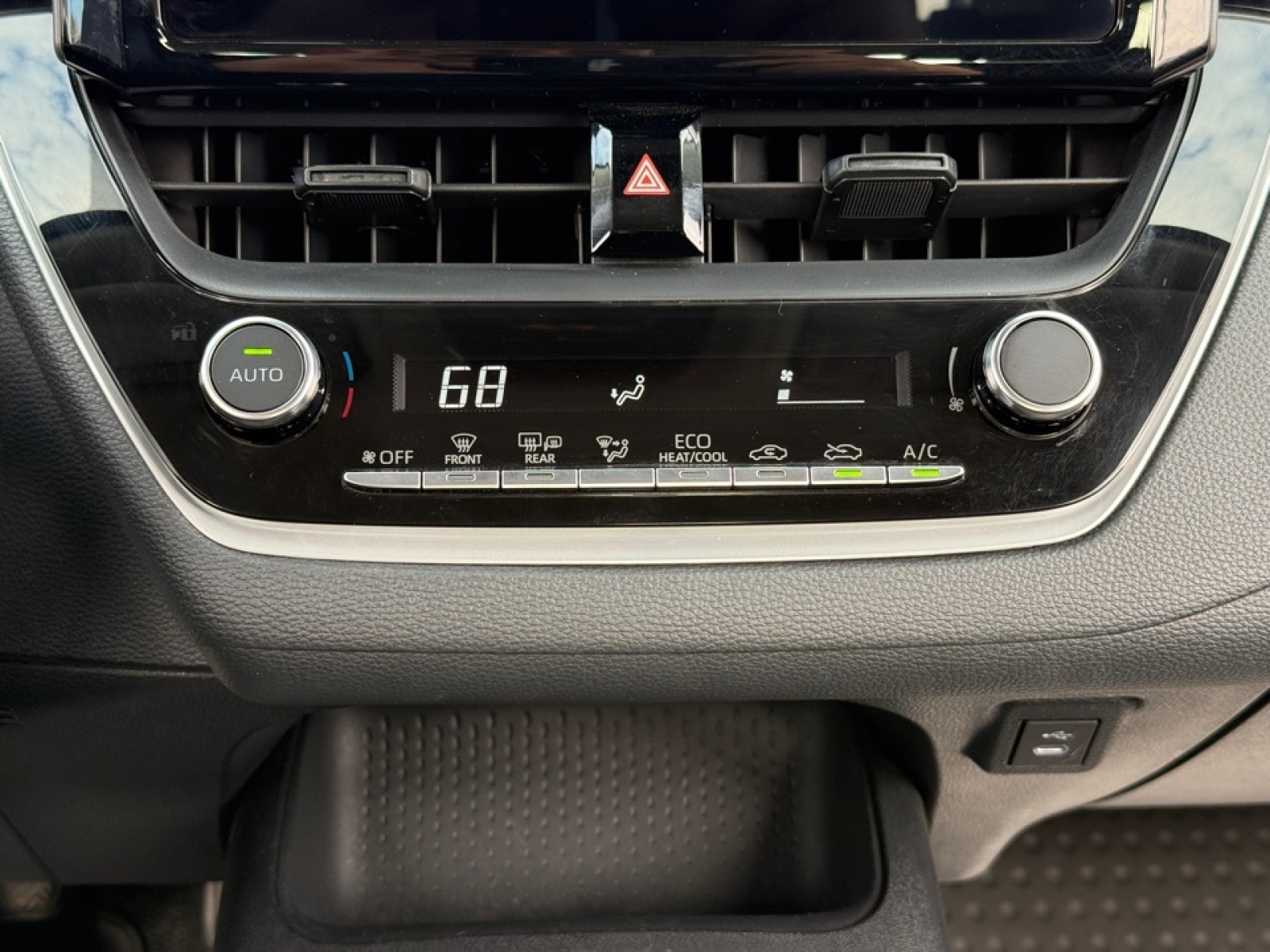 2024 Toyota Corolla LE, 38648A, Photo