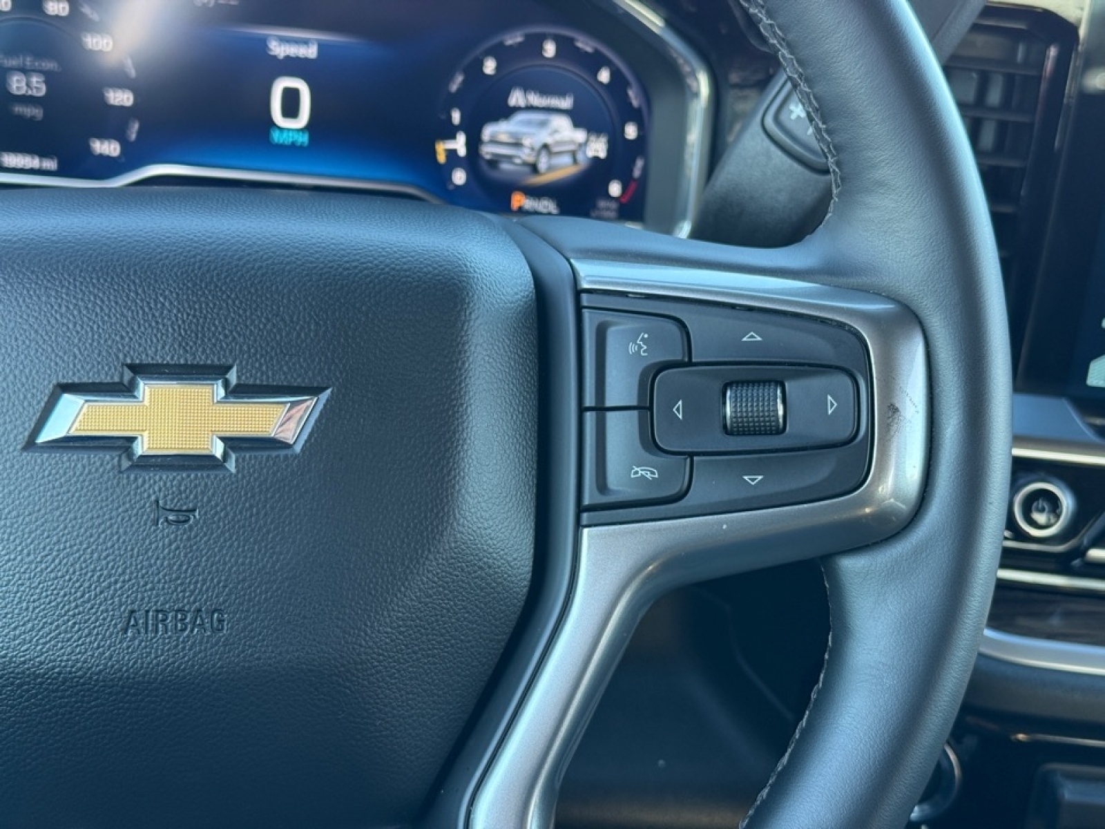 2025 Chevrolet Silverado 1500 4WD Crew Cab Standard Bed LT, 39207, Photo