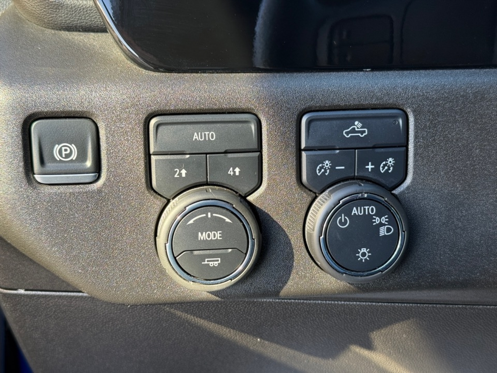 2025 Chevrolet Silverado 1500 4WD Crew Cab Standard Bed LT, 39207, Photo