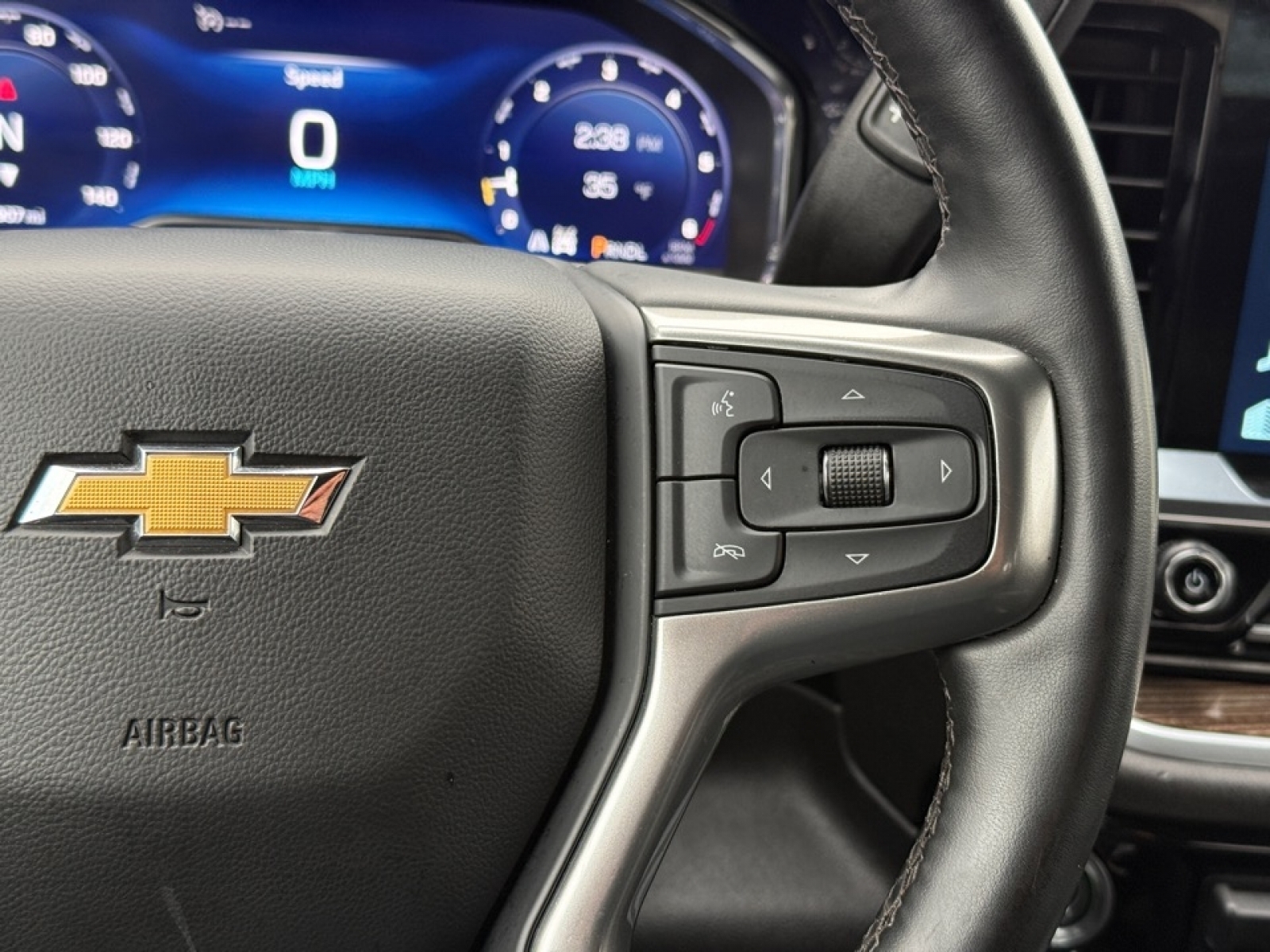 2025 Chevrolet Silverado 1500 4WD Crew Cab Standard Bed LT, 39208, Photo