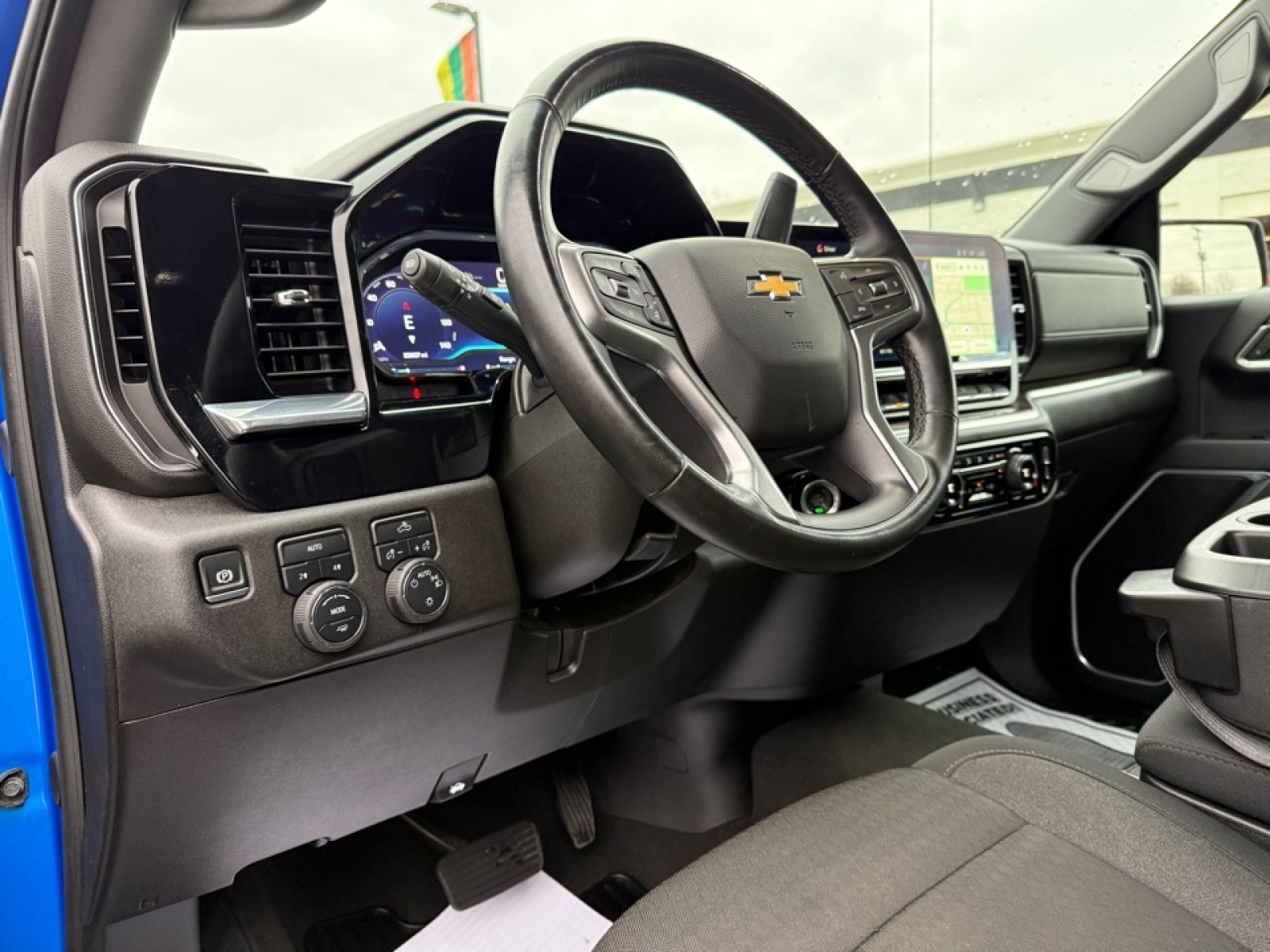 2025 Chevrolet Silverado 1500 4WD Crew Cab Standard Bed LT, 39208, Photo