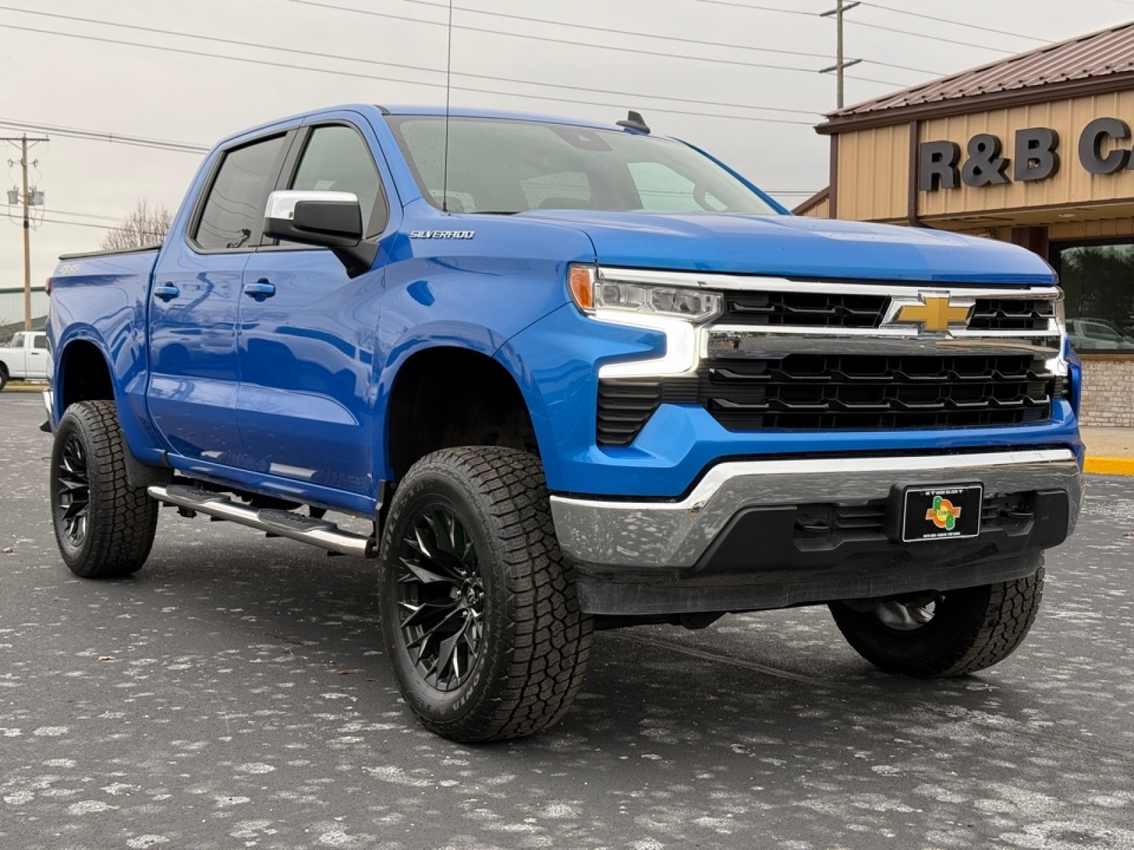 2025 Chevrolet Silverado 1500 LT photo 2