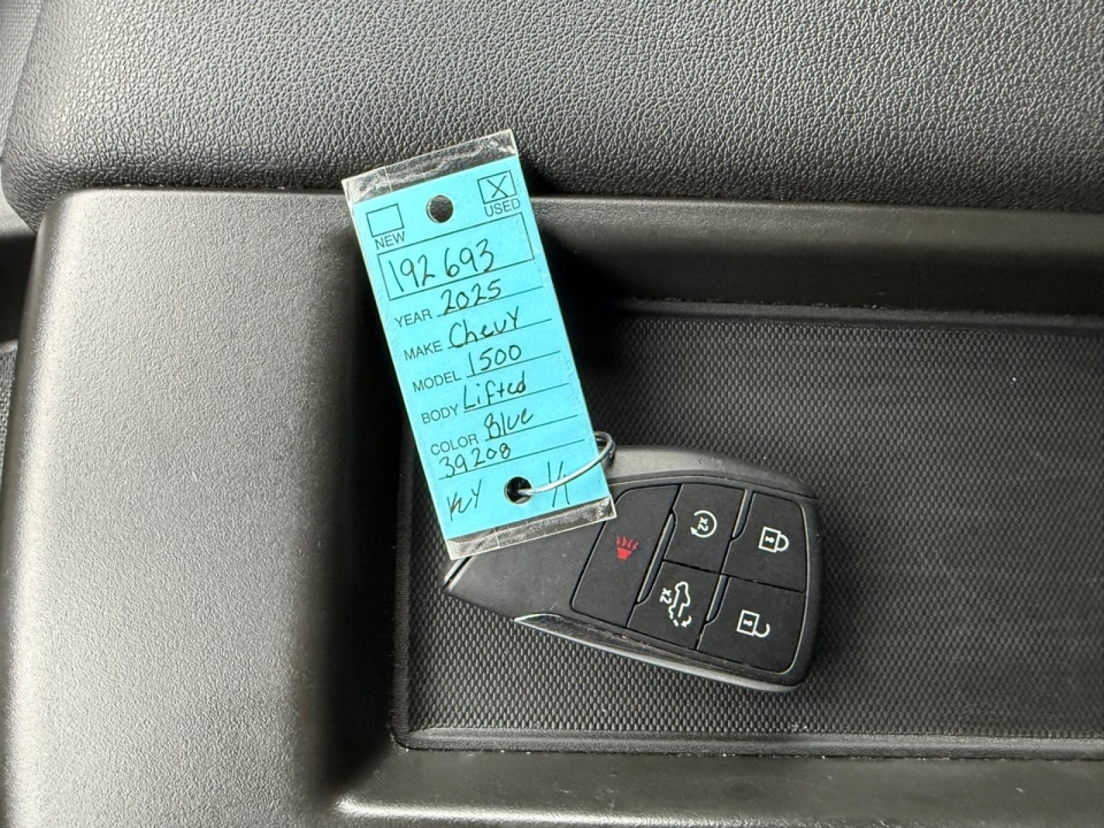 2025 Chevrolet Silverado 1500 4WD Crew Cab Standard Bed LT, 39208, Photo