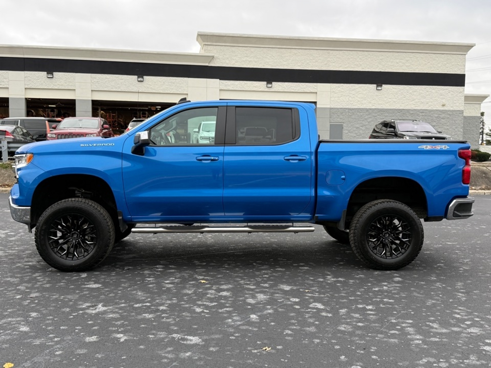 2025 Chevrolet Silverado 1500 4WD Crew Cab Standard Bed LT, 39208, Photo