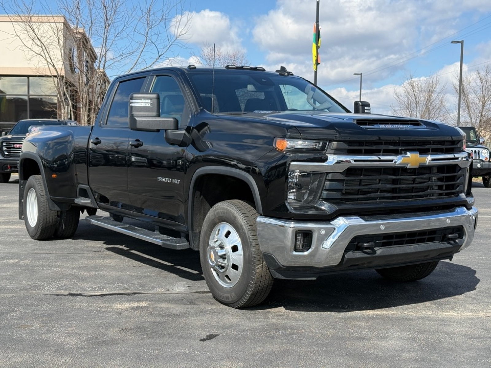 2025 Chevrolet Silverado 3500HD 4WD Crew Cab Long Bed LT, 39626, Photo